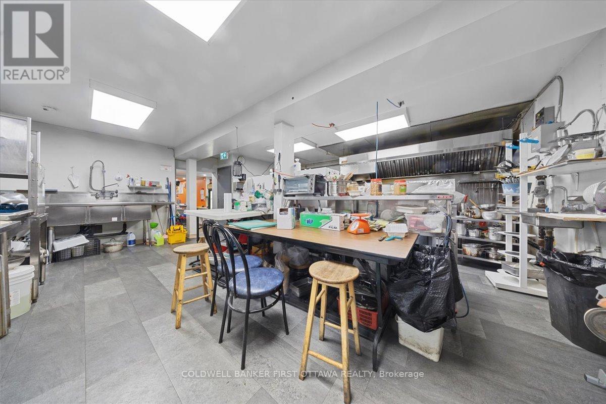 827 Somerset Street W, Ottawa, Ontario  K1R 6R4 - Photo 7 - X13101360
