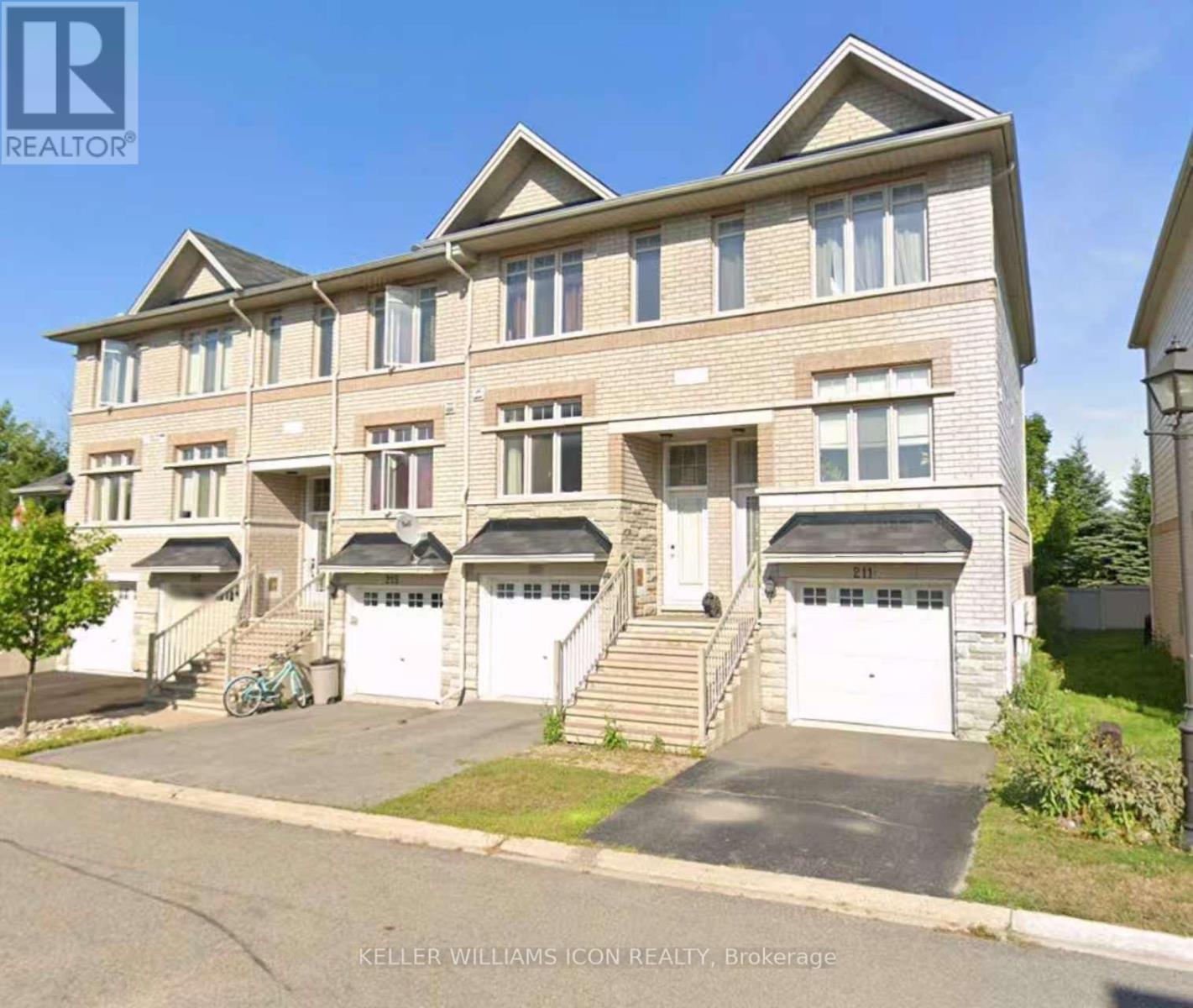 213 STROGET PRIVATE, Ottawa, Ontario