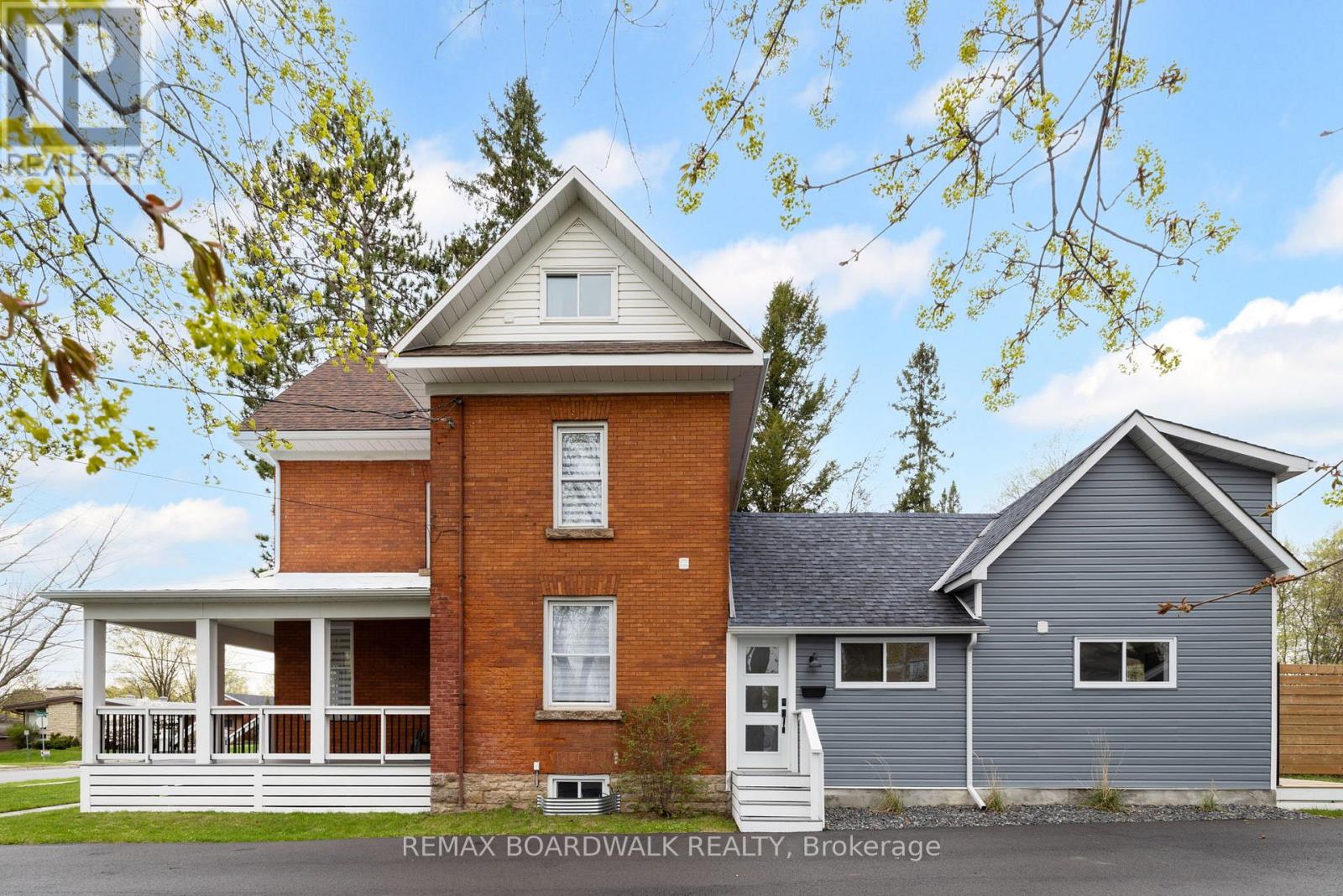 45 Drummond Street W, Perth, Ontario  K7H 2J9 - Photo 2 - X13102108