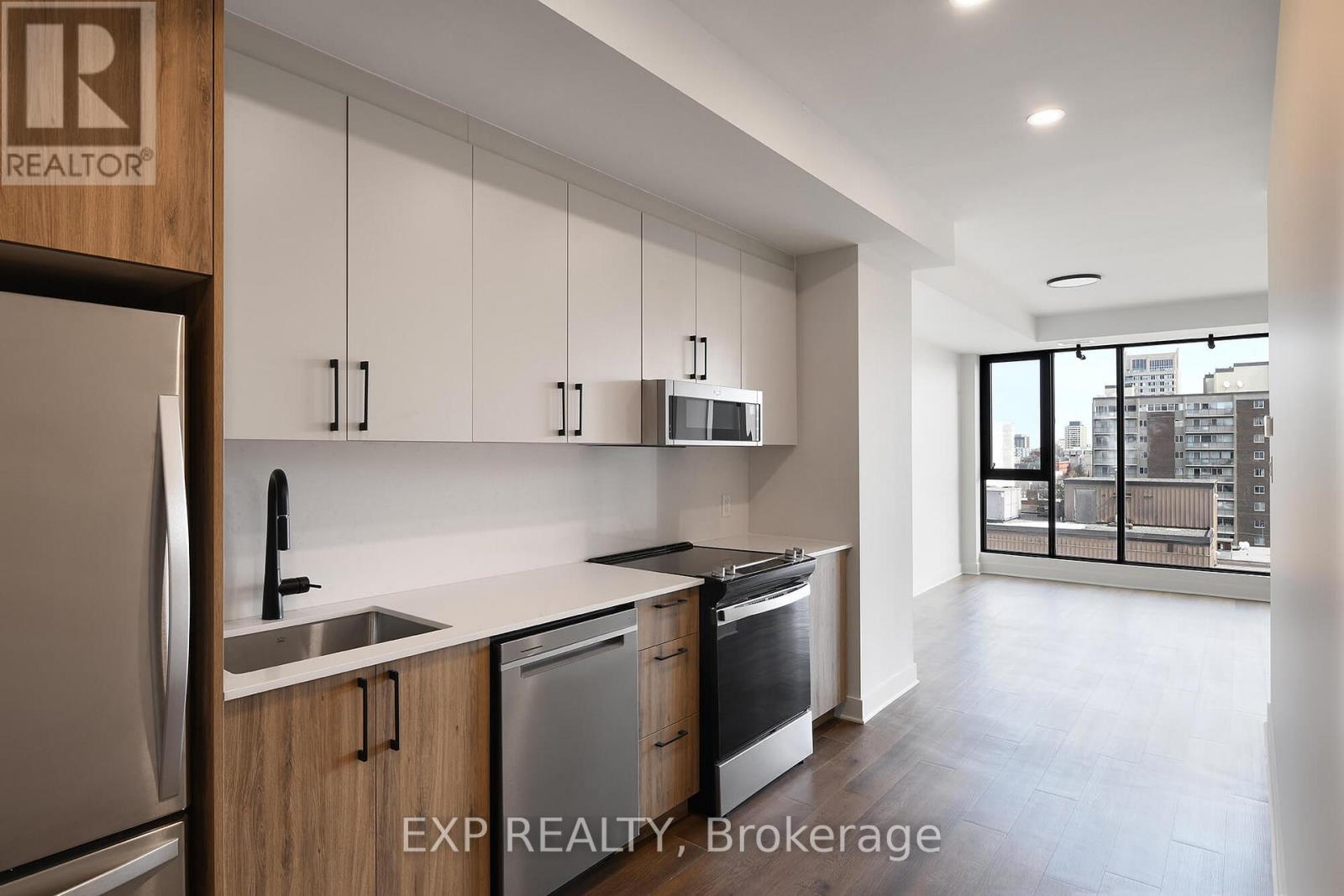 601 - 331 Cooper Street, Ottawa, Ontario  K2P 0G5 - Photo 2 - X13104440