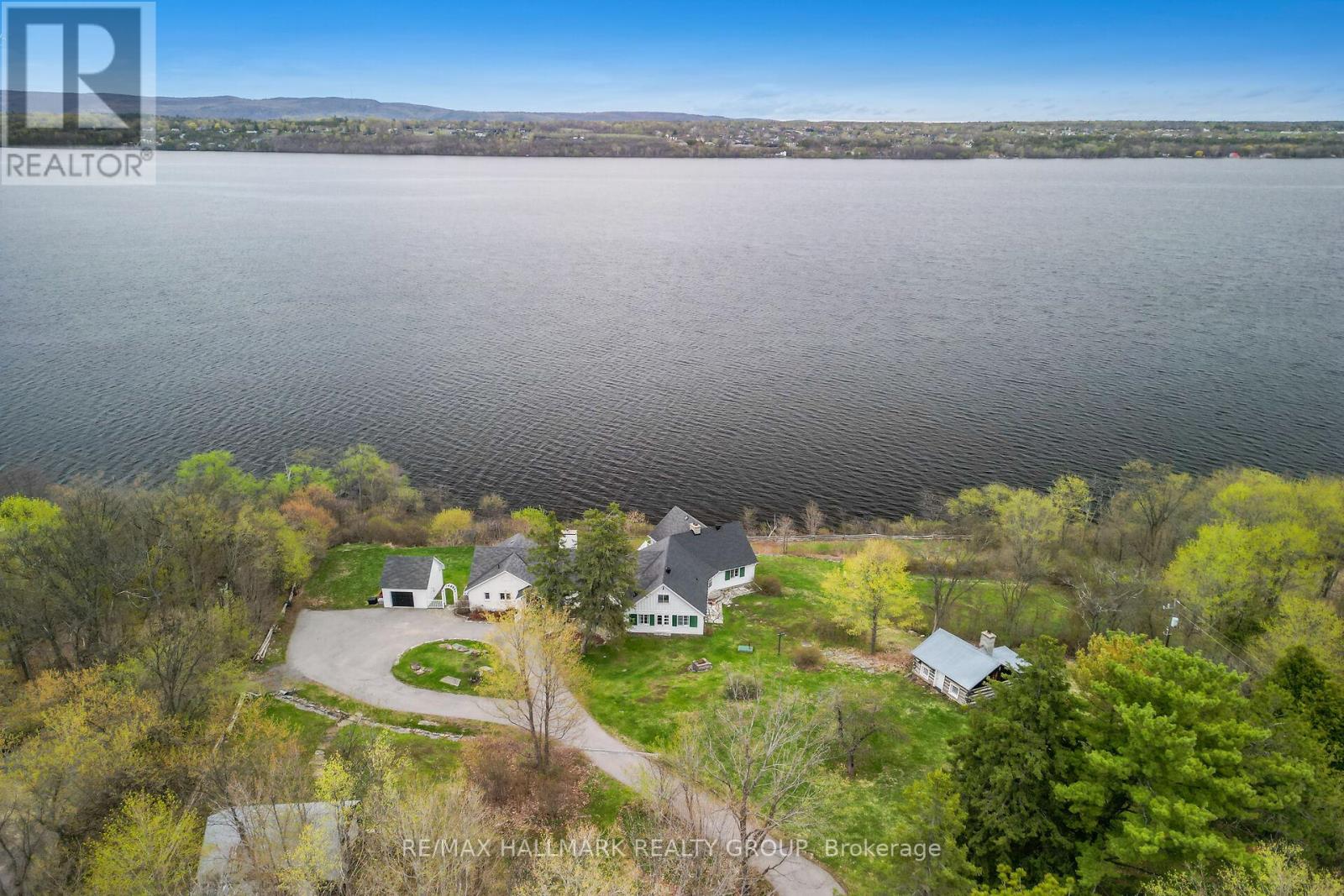 350 BERRY SIDE ROAD, Ottawa, Ontario