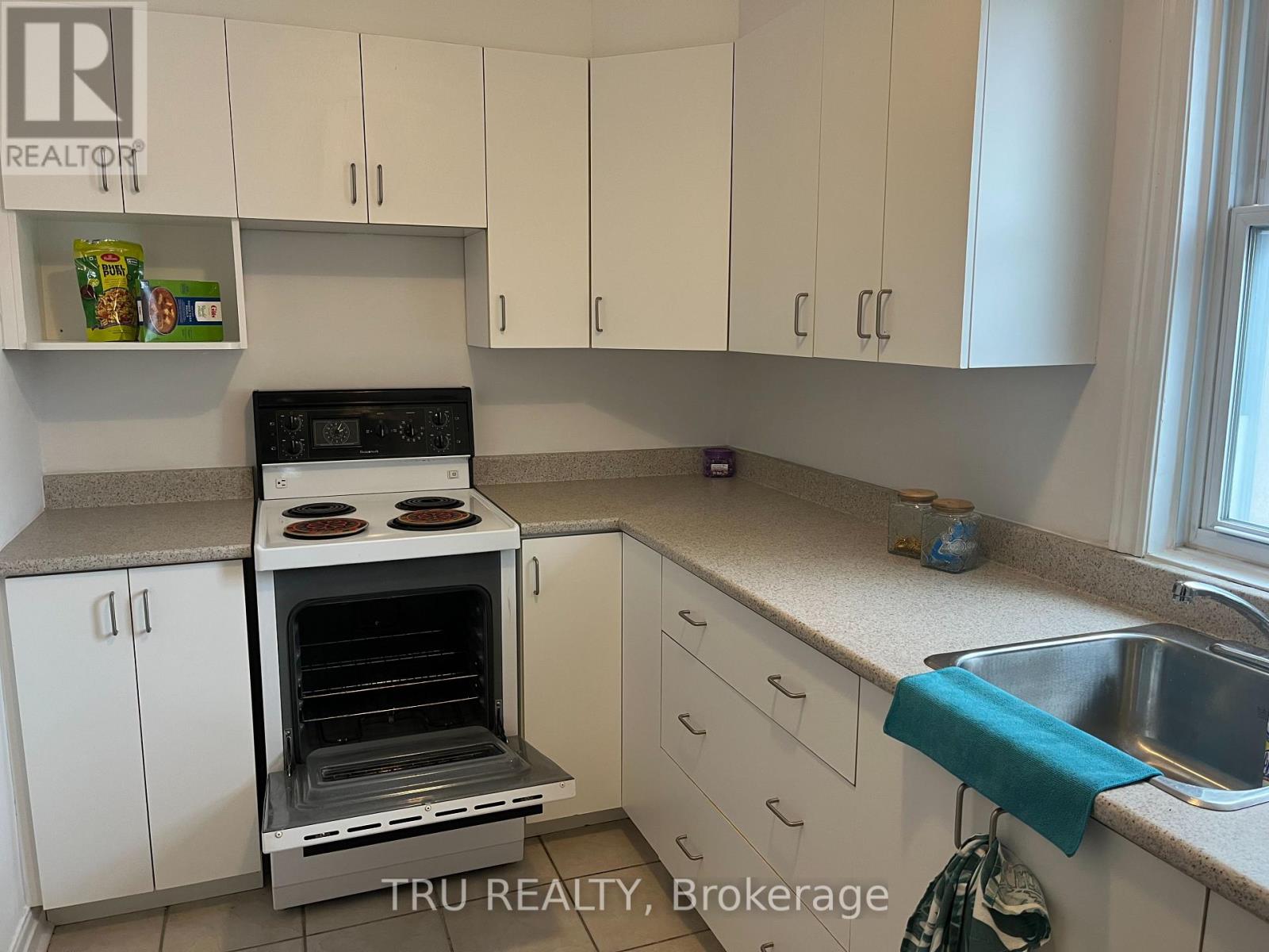 3 - 384 Blake Boulevard, Ottawa, Ontario  K1L 6L2 - Photo 10 - X13105910
