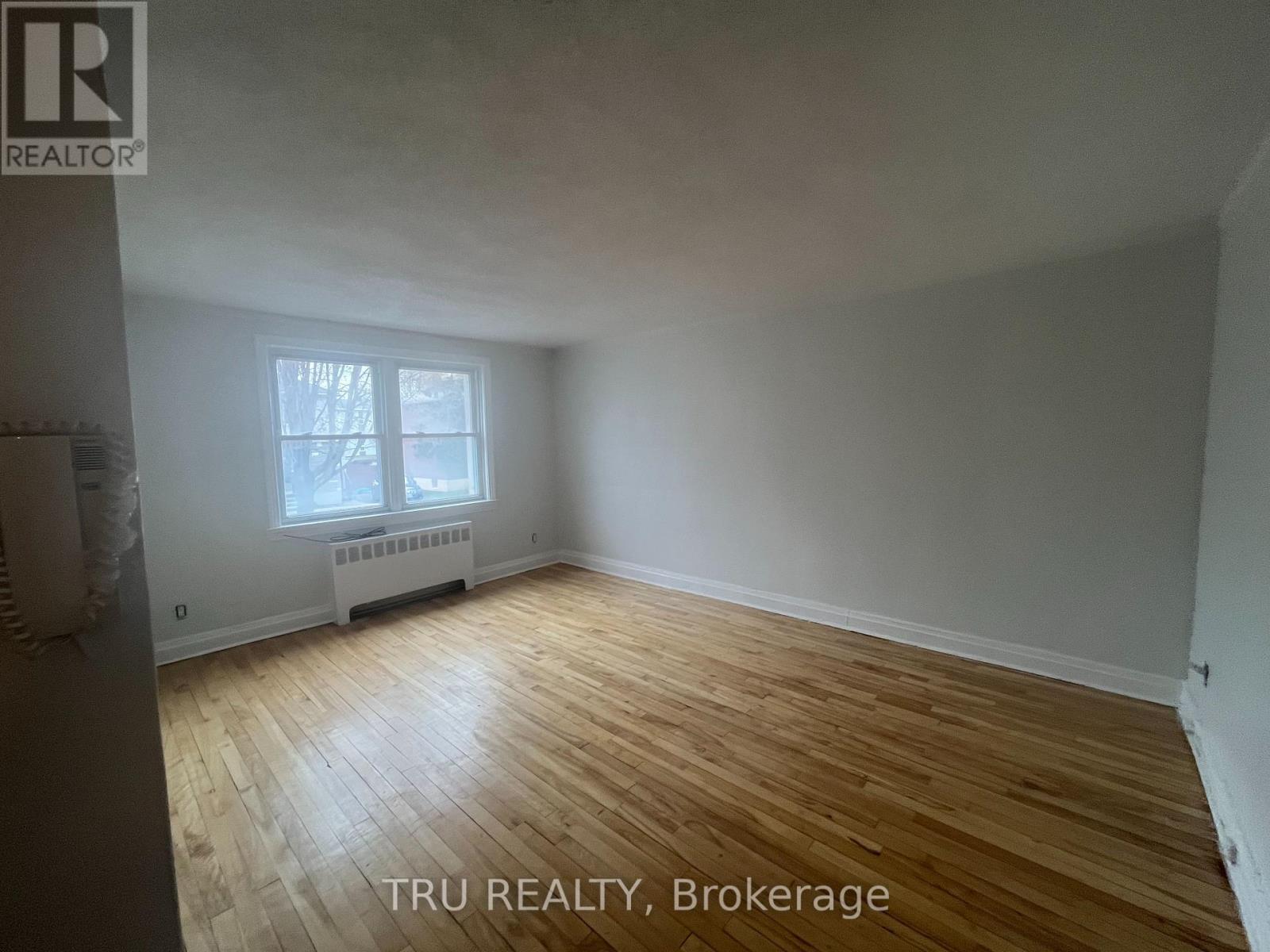 3 - 384 Blake Boulevard, Ottawa, Ontario  K1L 6L2 - Photo 3 - X13105910