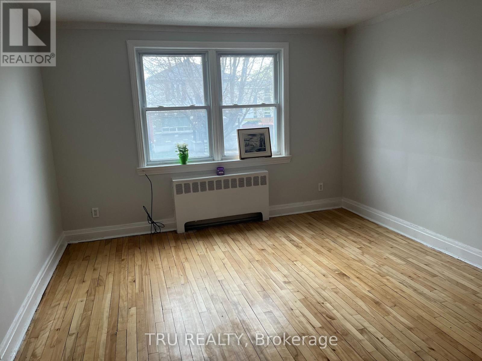 3 - 384 Blake Boulevard, Ottawa, Ontario  K1L 6L2 - Photo 4 - X13105910