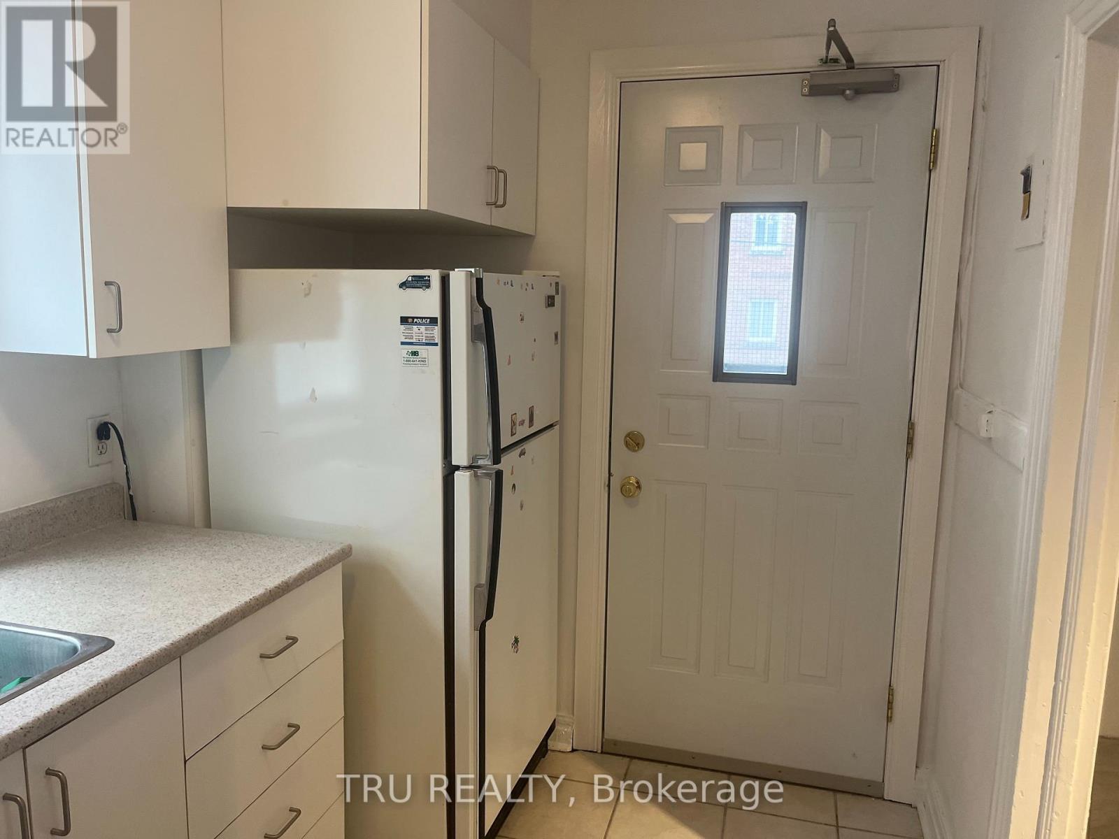 3 - 384 Blake Boulevard, Ottawa, Ontario  K1L 6L2 - Photo 9 - X13105910