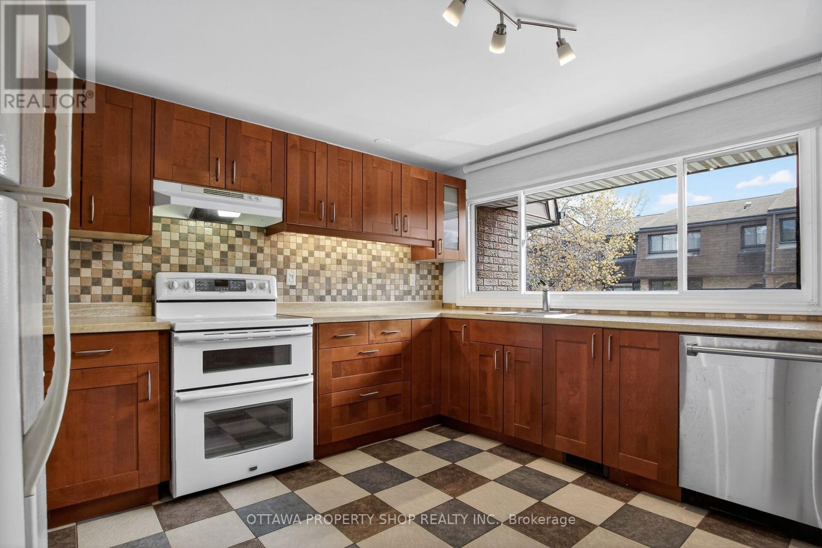 #30 - 2 Bertona Street, Ottawa, Ontario  K2G 0W2 - Photo 5 - X13106750
