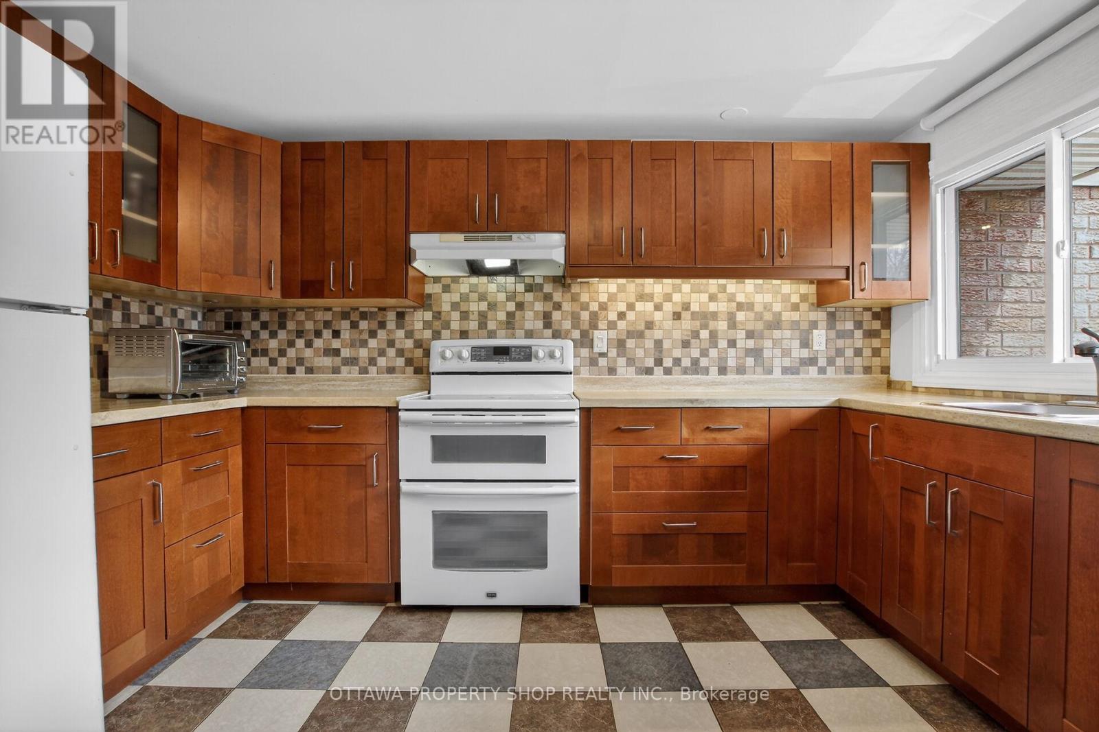 #30 - 2 Bertona Street, Ottawa, Ontario  K2G 0W2 - Photo 6 - X13106750