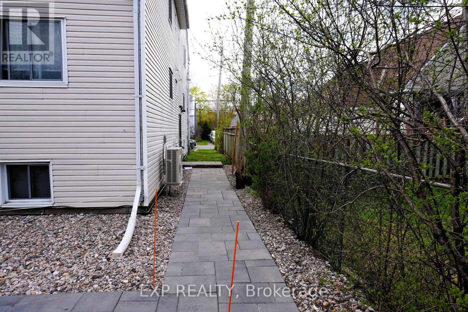 369 Lafontaine Avenue, Ottawa, Ontario  K1L 6X9 - Photo 3 - X13107874