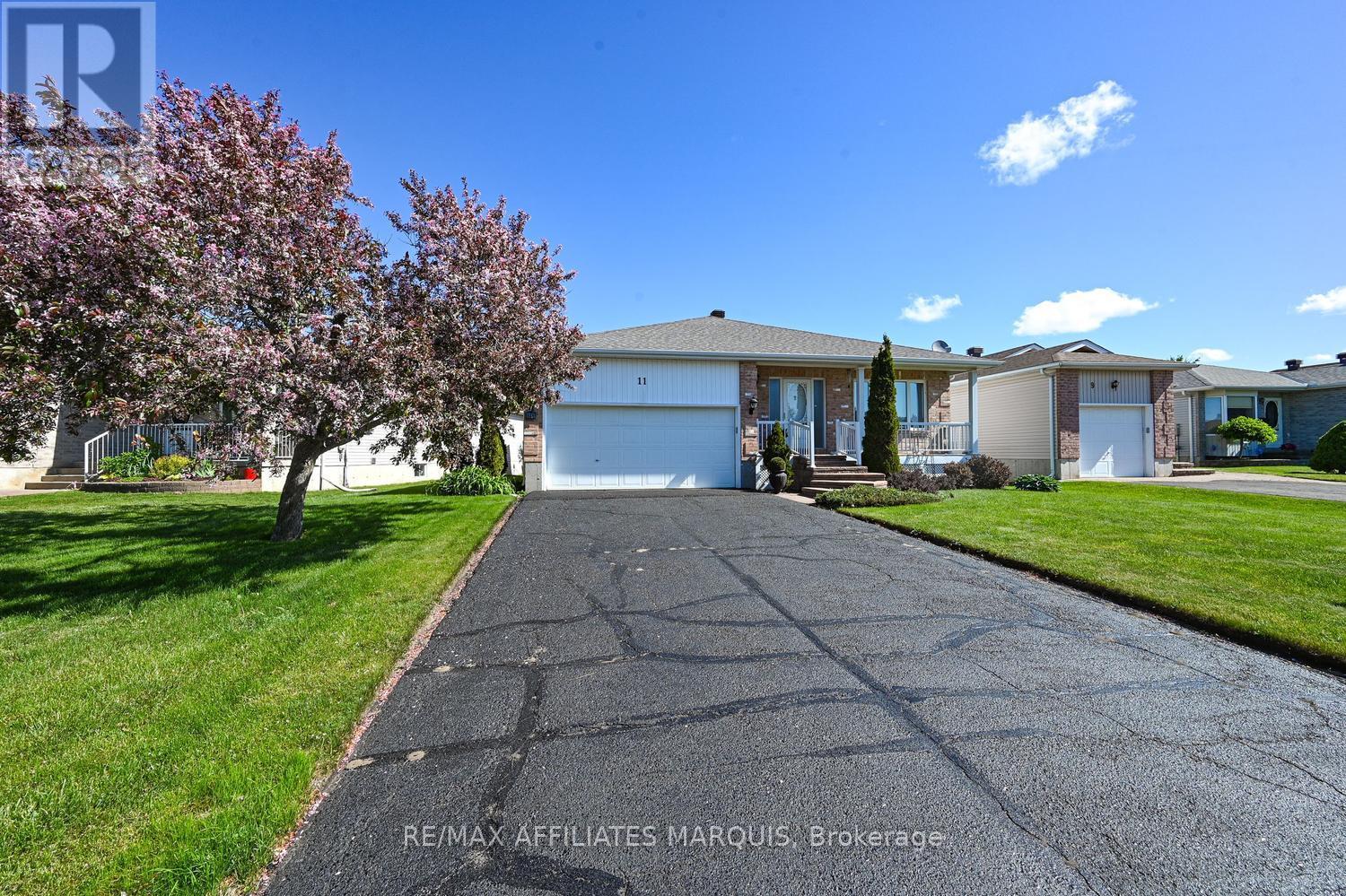 11 DECARIA BOULEVARD, Perth, Ontario