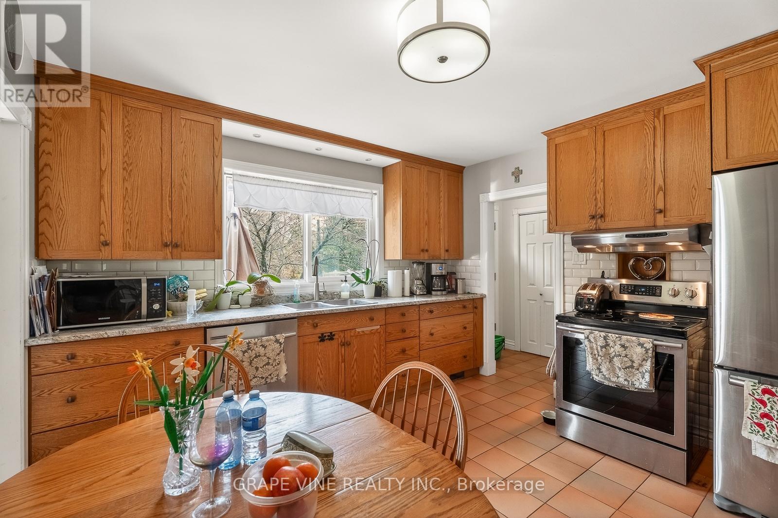 46 Macfarlane Road, Ottawa, Ontario  K2E 6V5 - Photo 12 - X13108908