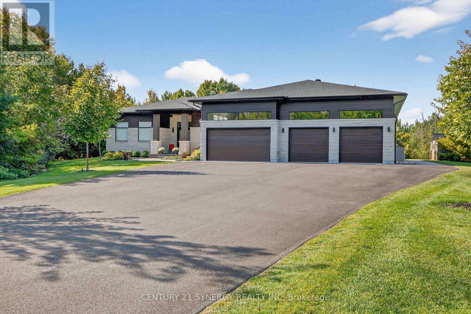 120 DERBEYSHIRE STREET, Ottawa, Ontario