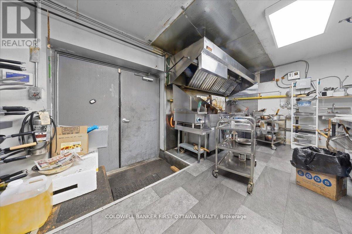 827 Somerset Street W, Ottawa, Ontario  K1R 6R4 - Photo 8 - X13111302