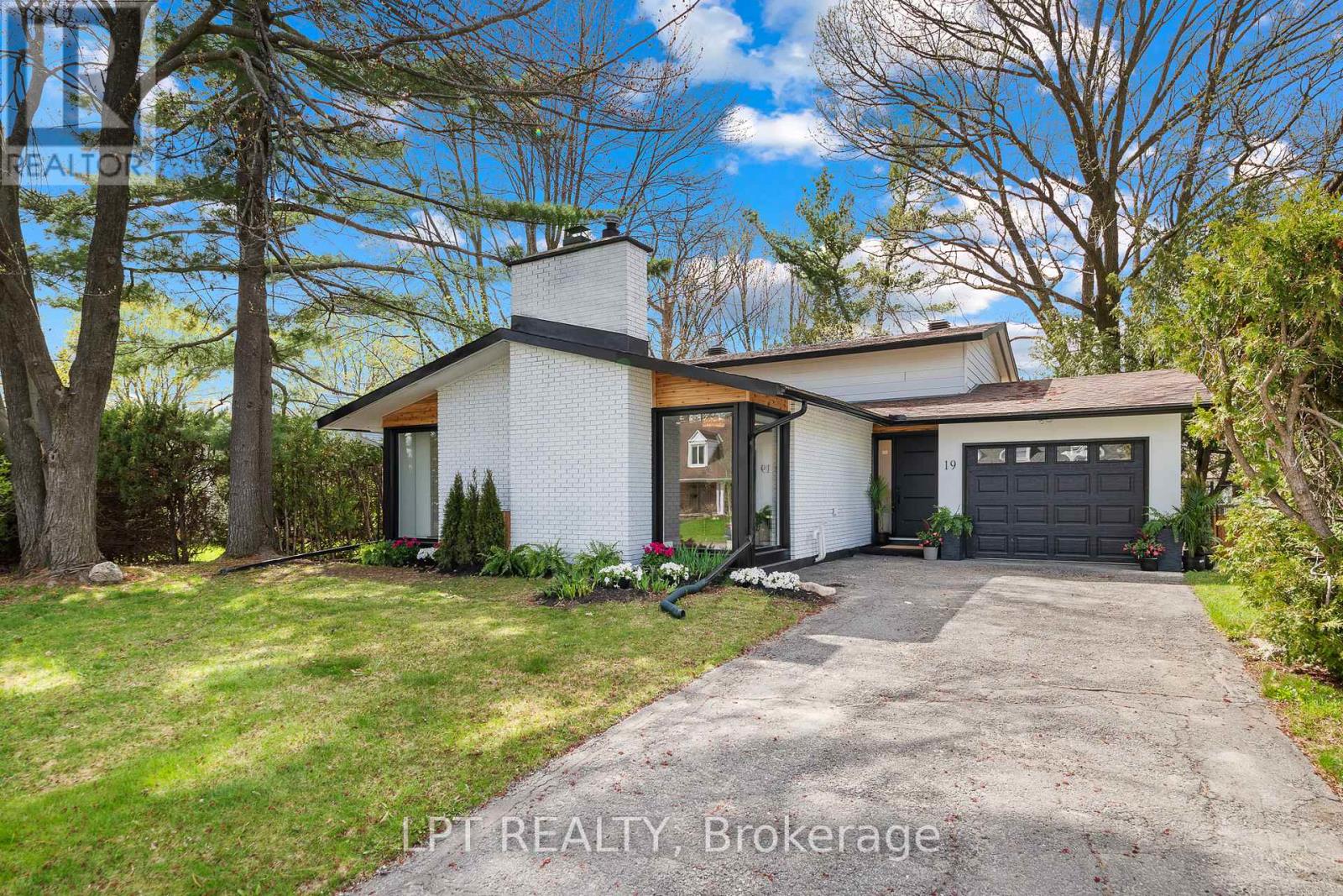 19 MOORCROFT ROAD, Ottawa, Ontario