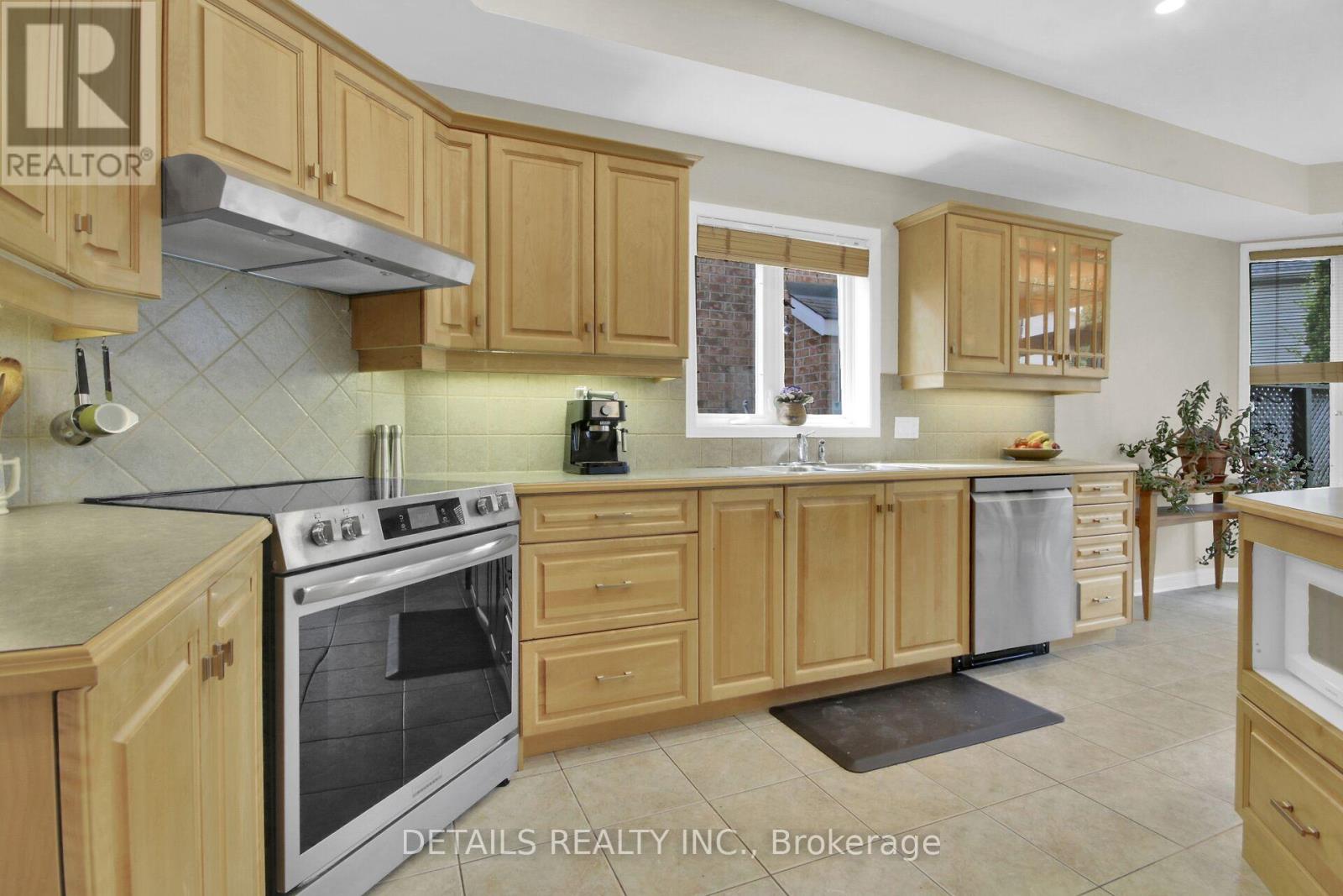 7 Stonecroft Terrace, Ottawa, Ontario  K2K 2V1 - Photo 6 - X13117360