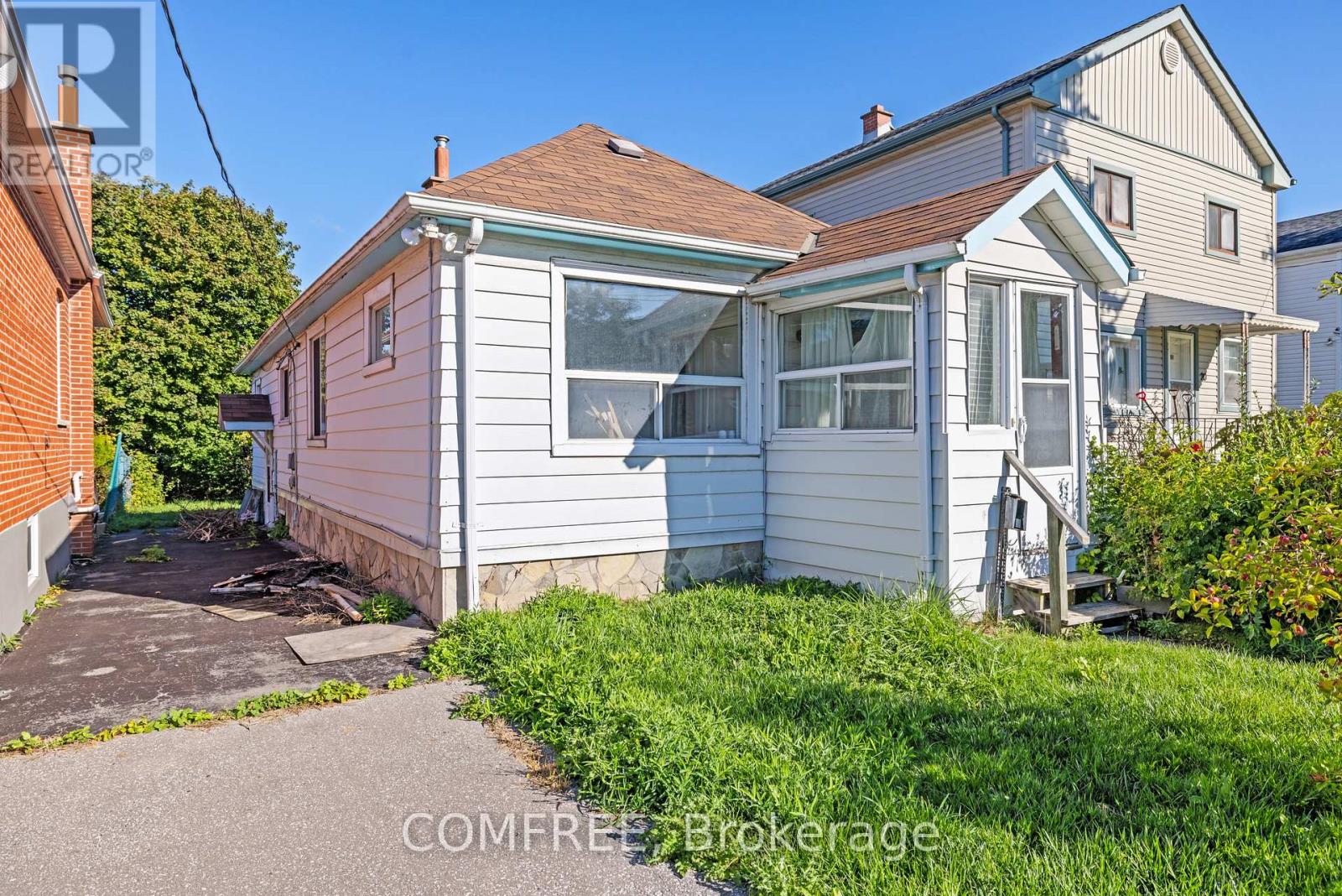 18 Glasgow Avenue, Toronto, Ontario  M1K 1C1 - Photo 5 - E13119114