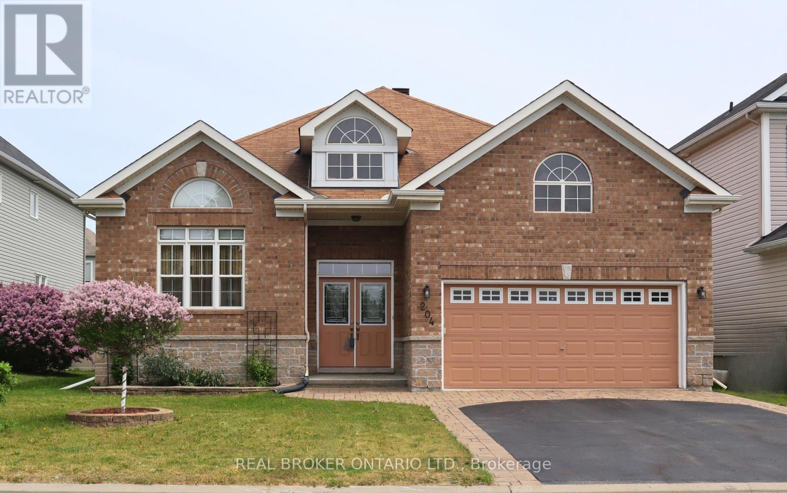 204 HILLPARK HIGH STREET, Ottawa, Ontario