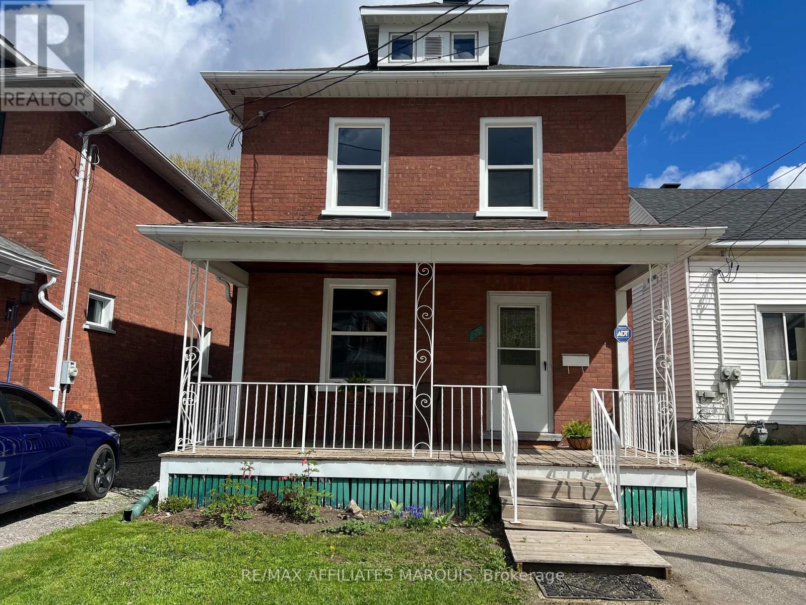 58 WILLIAM STREET W, Smiths Falls, Ontario