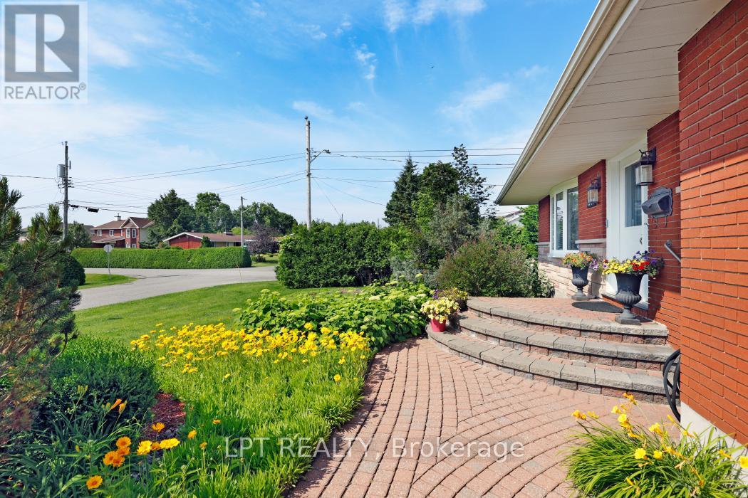 1773 St Barbara Street, Ottawa, Ontario  K1T 1M3 - Photo 3 - X13123258