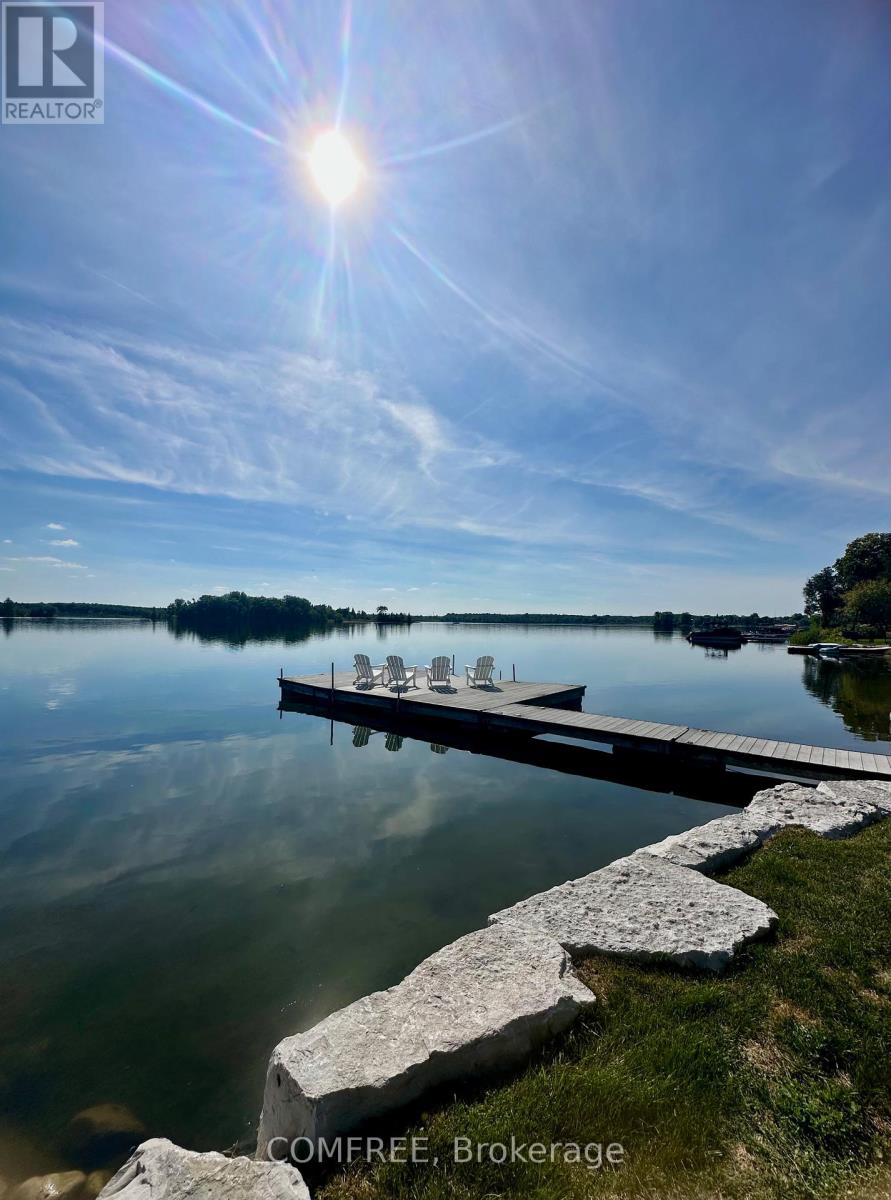 11 Lake Avenue, Puslinch, Ontario  N3C 2V4 - Photo 2 - X13123850