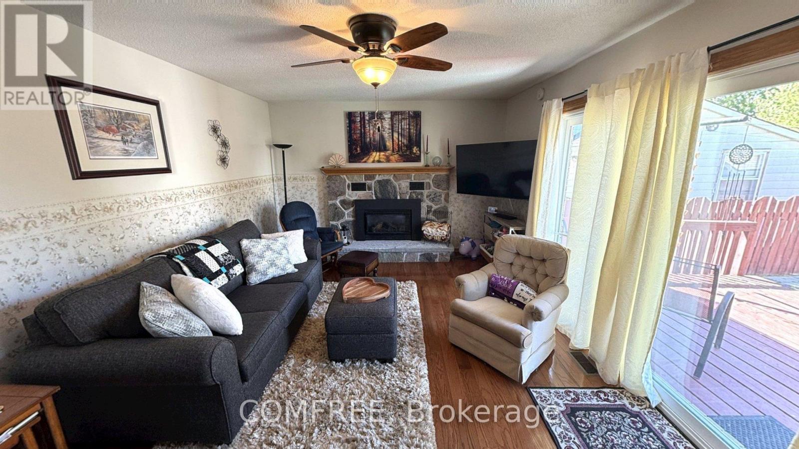 4088 Florence Avenue, Petrolia, Ontario  N0N 1R0 - Photo 2 - X13125178