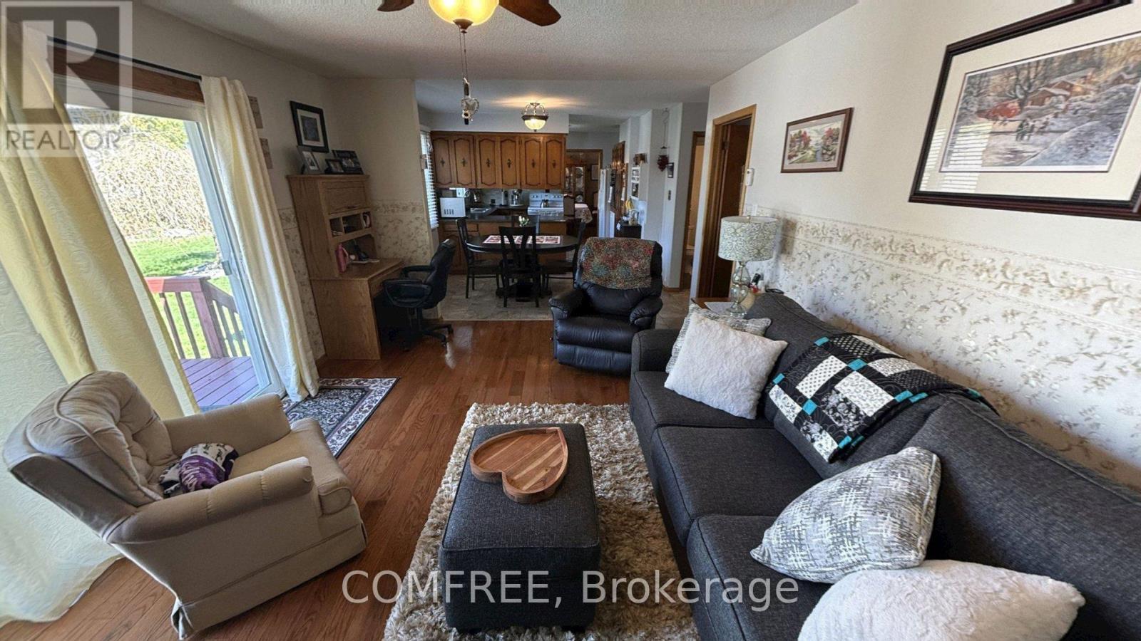 4088 Florence Avenue, Petrolia, Ontario  N0N 1R0 - Photo 3 - X13125178