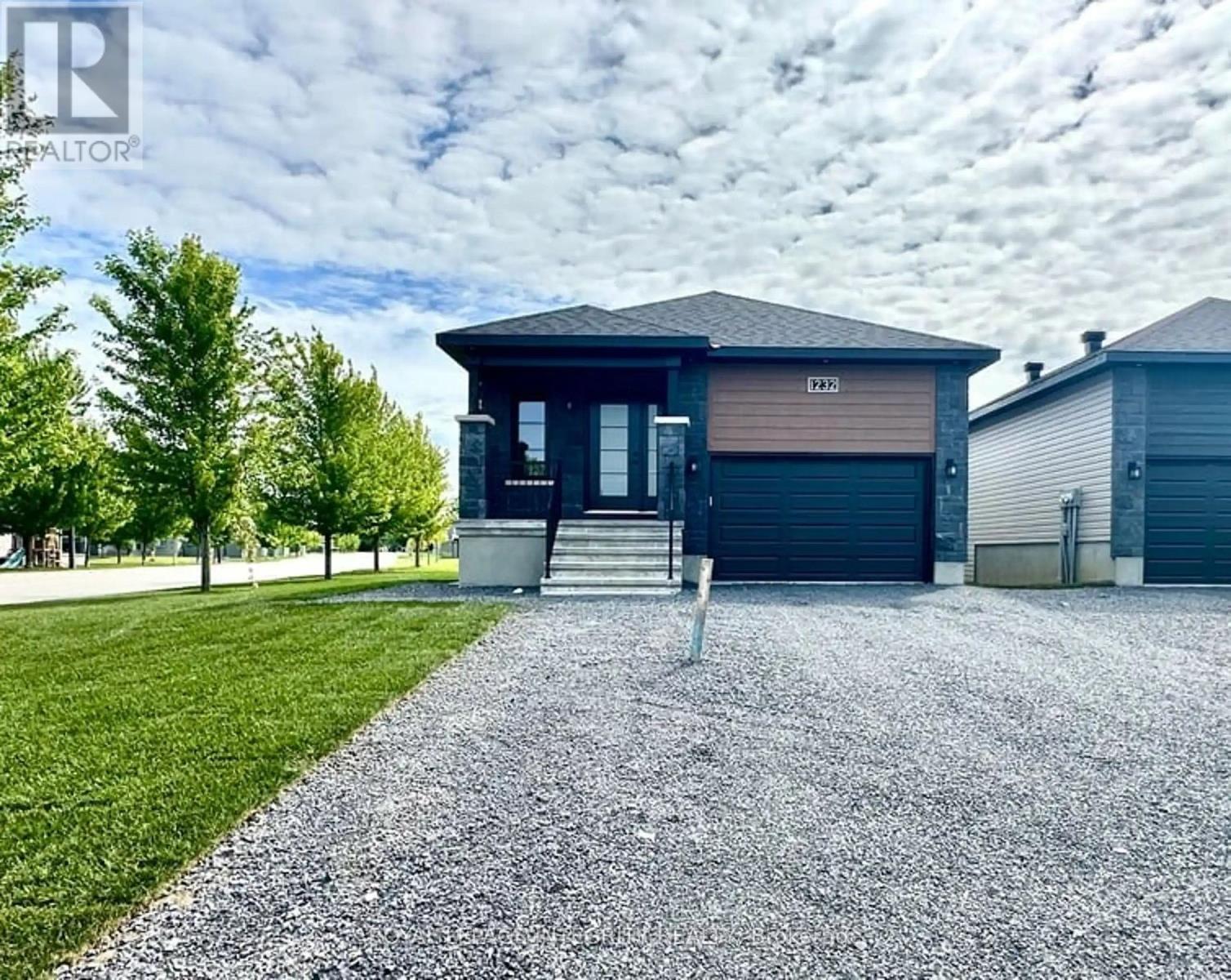 A - 1232 Montblanc Crescent, Russell, Ontario  K0A 1W0 - Photo 1 - X13125182