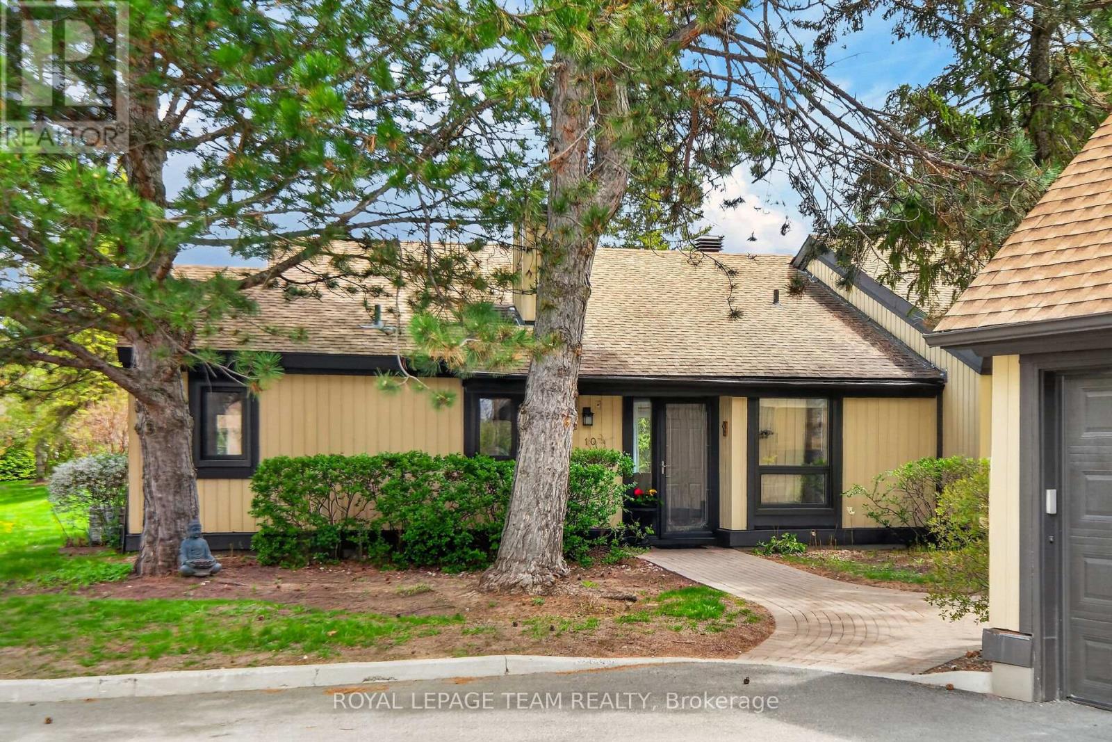 10 PEBBLE BEACH COURT, Ottawa, Ontario