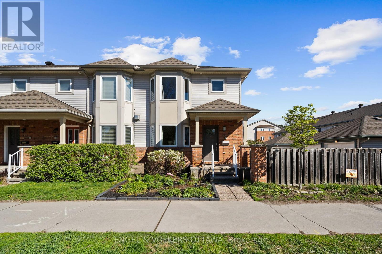 221 MONTEREY DRIVE, Ottawa, Ontario