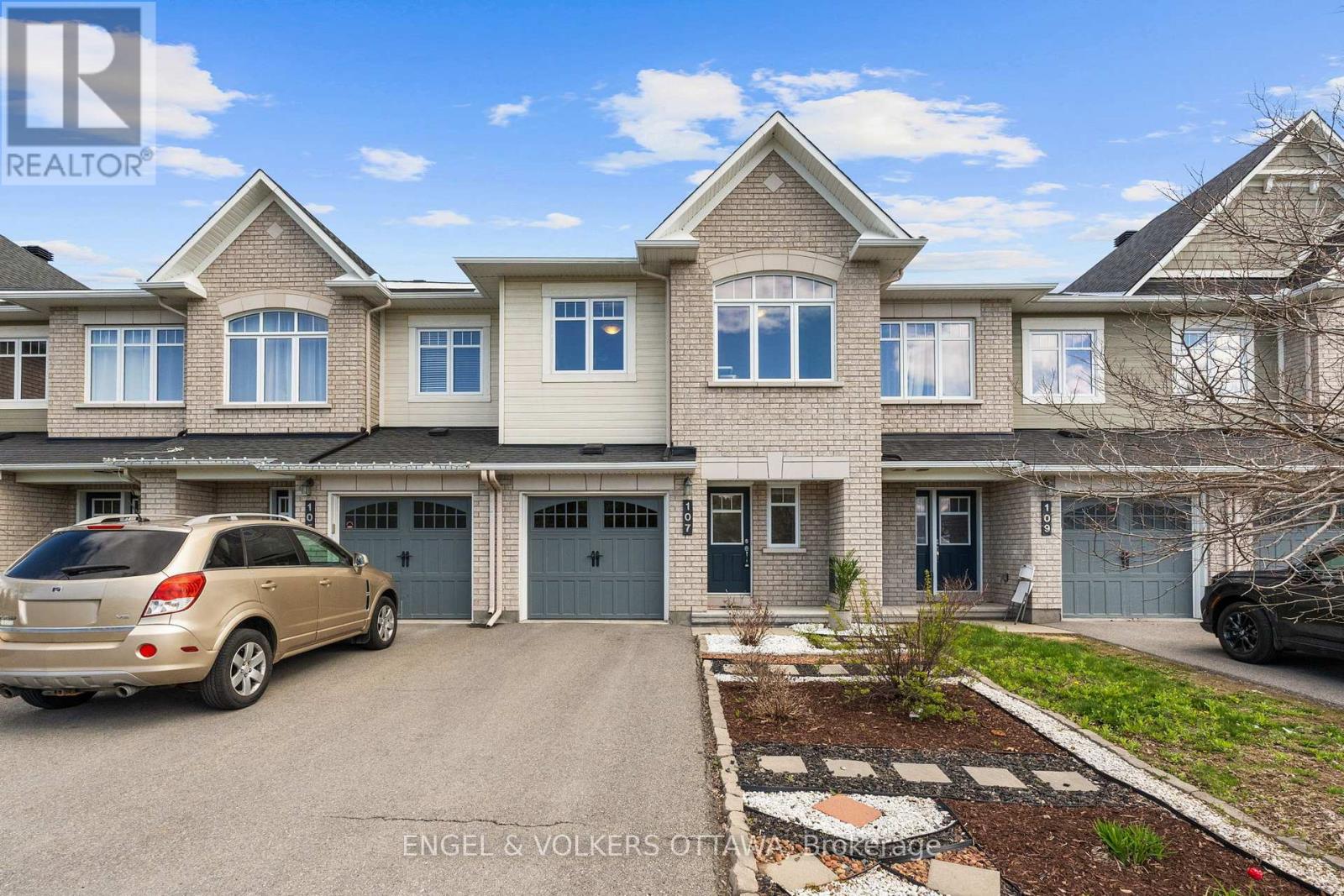 107 MANCINI WAY, Ottawa, Ontario