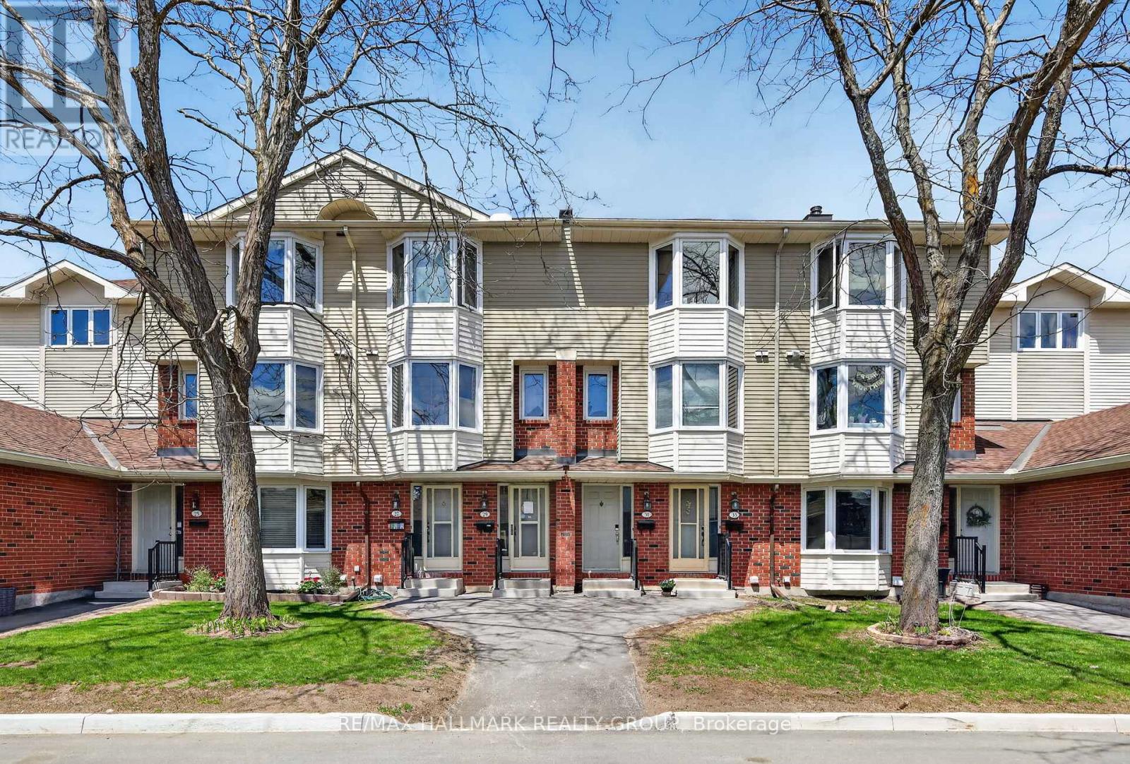 33 HAXBY PRIVATE, Ottawa, Ontario