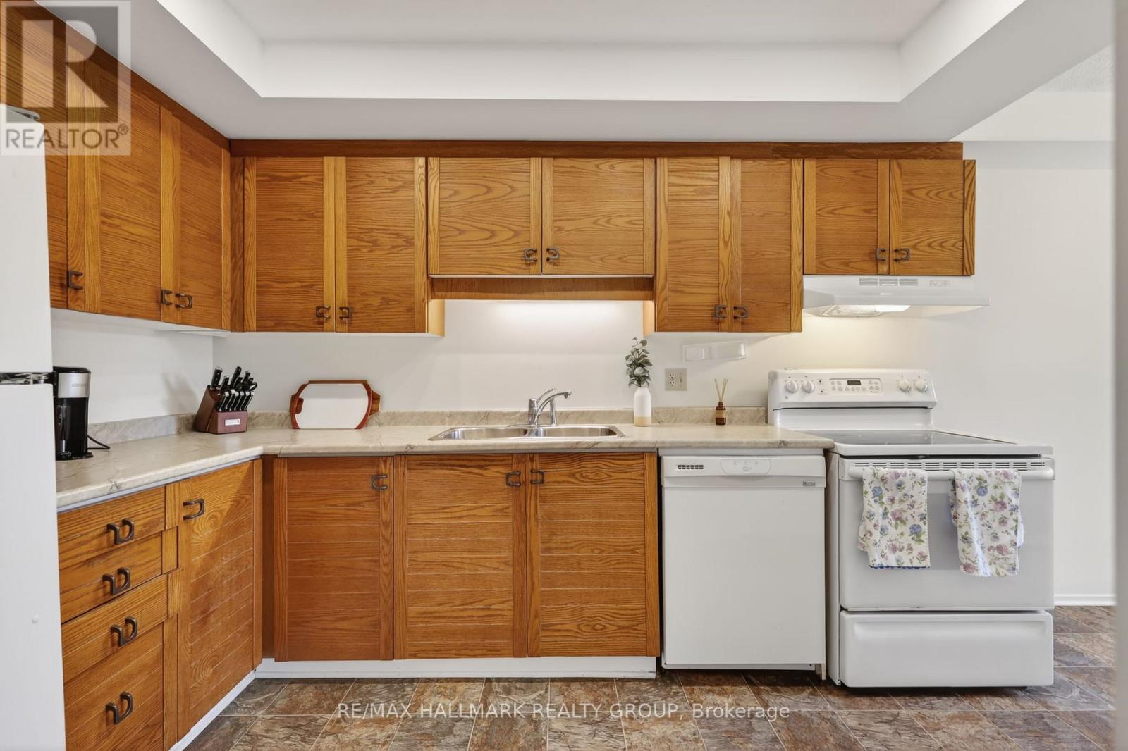 33 Haxby Private, Ottawa, Ontario  K1T 3B5 - Photo 16 - X13129192