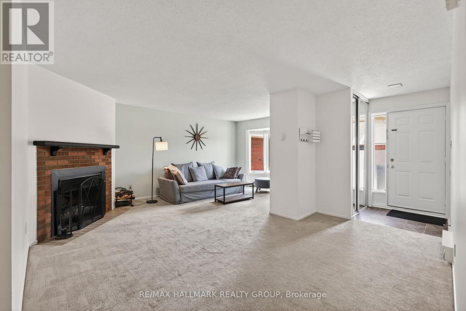 33 Haxby Private, Ottawa, Ontario  K1T 3B5 - Photo 3 - X13129192
