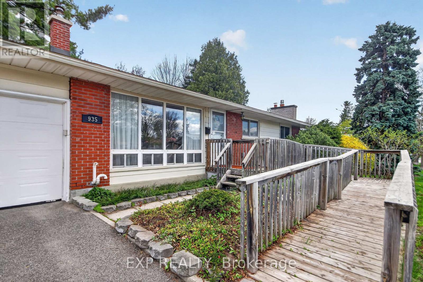 935 Pleasant Park Road, Ottawa, Ontario  K1G 1Z6 - Photo 2 - X13130394