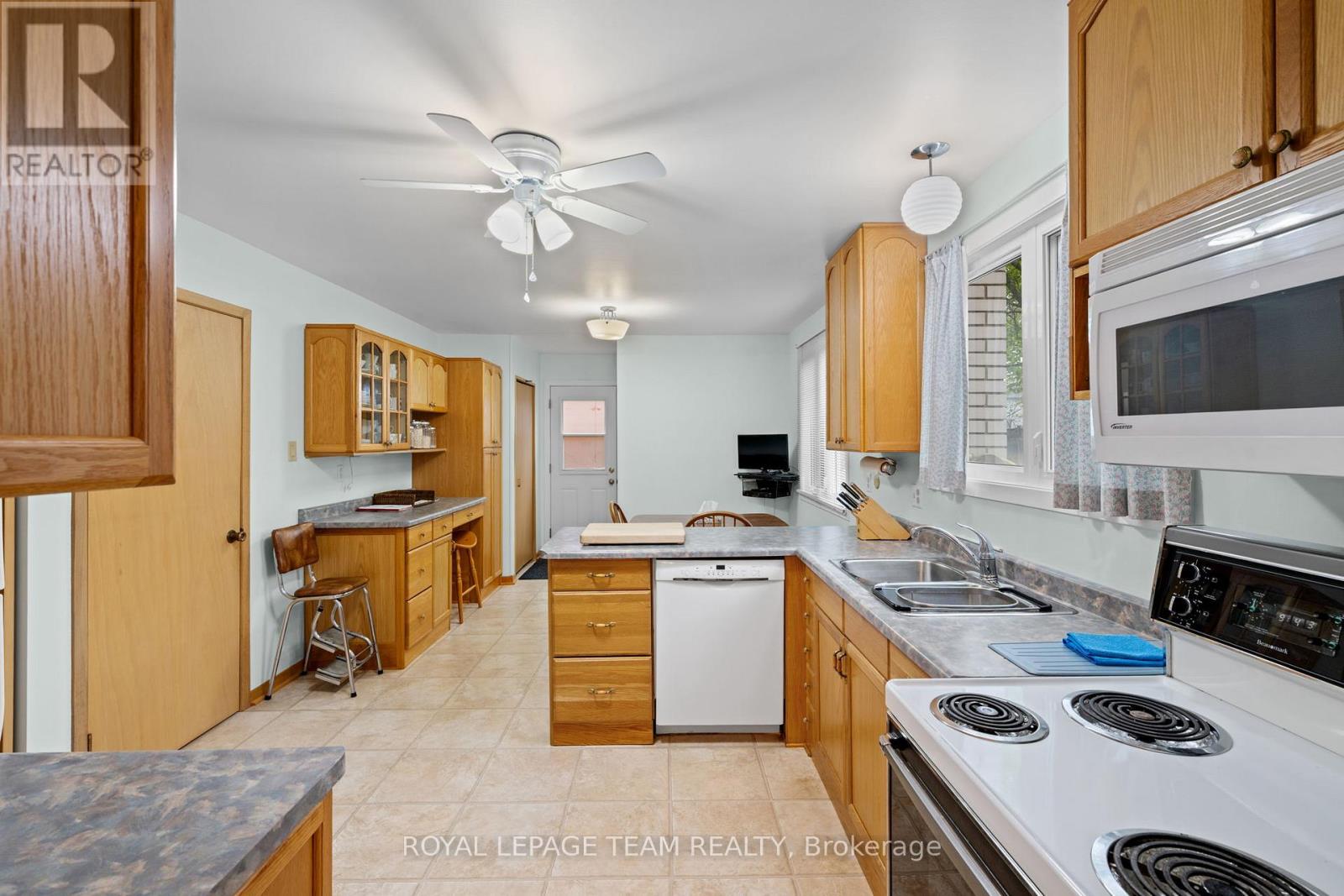7 Centrepark Drive, Ottawa, Ontario  K1B 3C2 - Photo 11 - X13130490