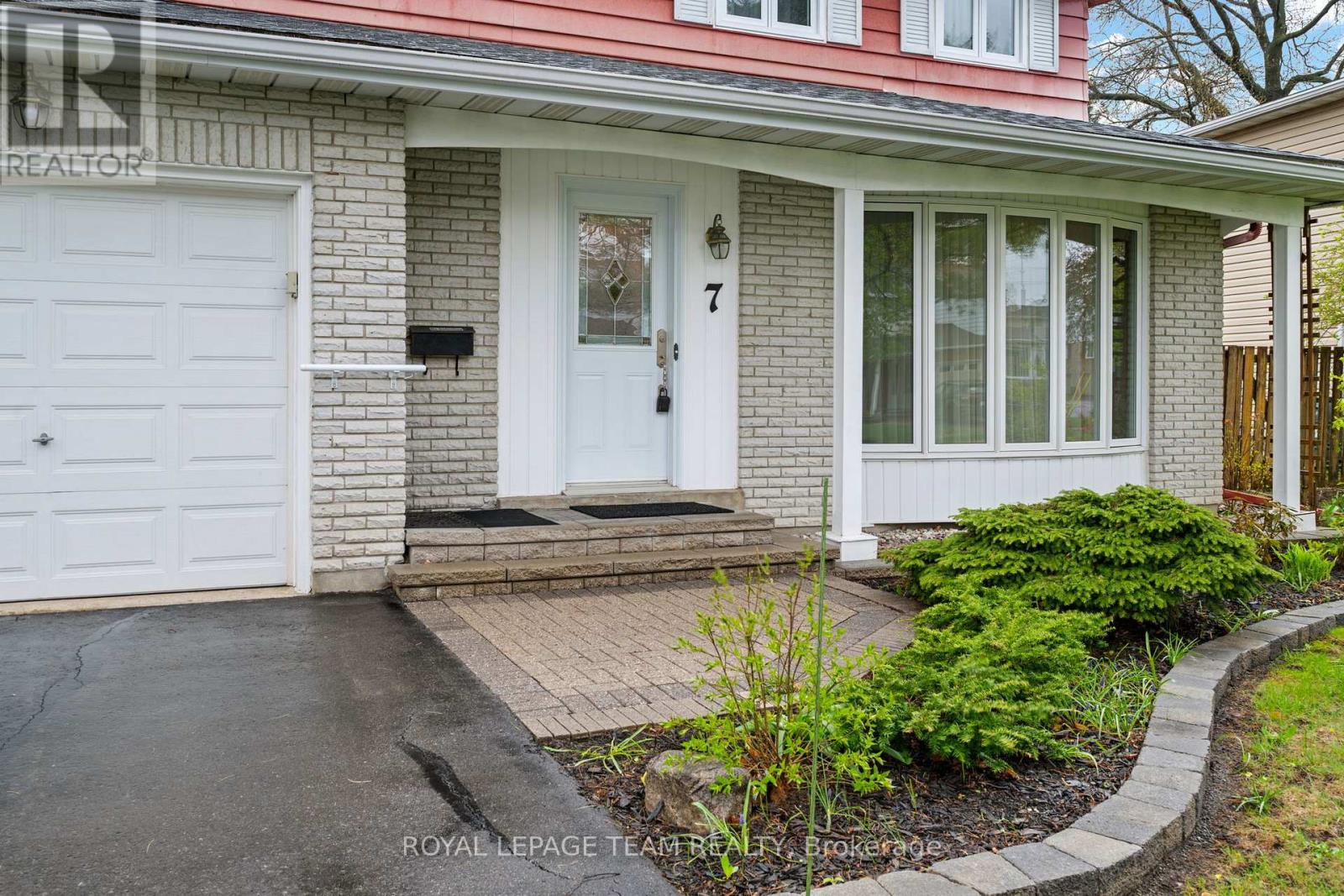7 Centrepark Drive, Ottawa, Ontario  K1B 3C2 - Photo 2 - X13130490