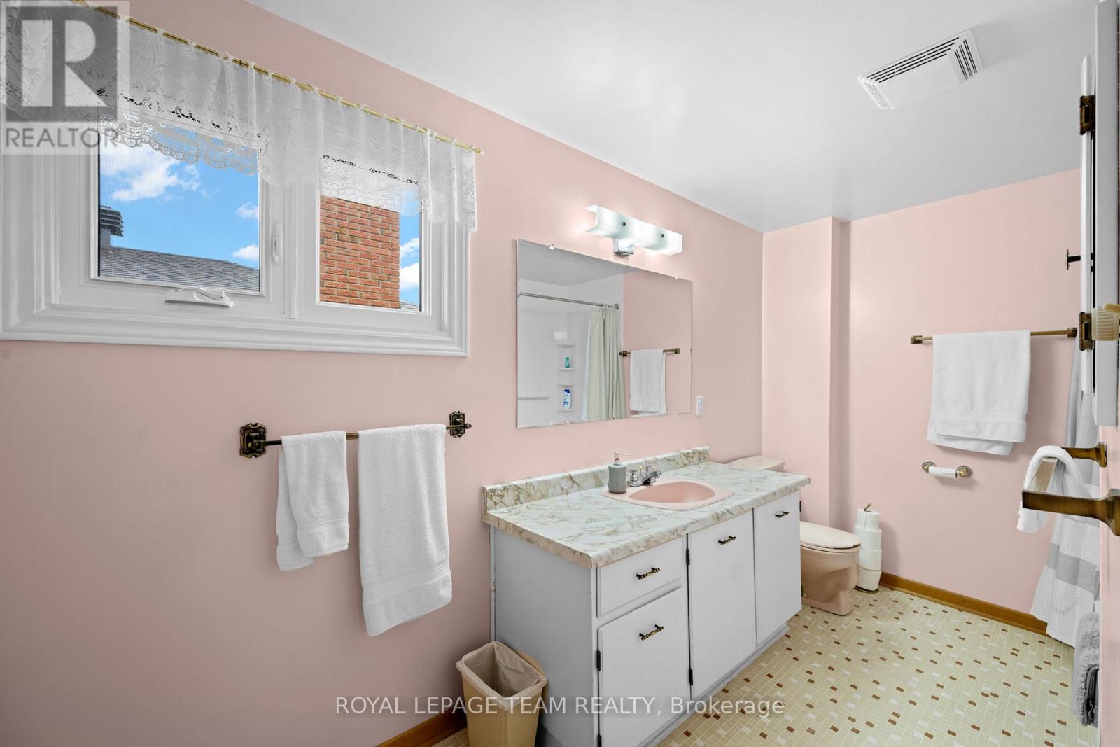 7 Centrepark Drive, Ottawa, Ontario  K1B 3C2 - Photo 25 - X13130490
