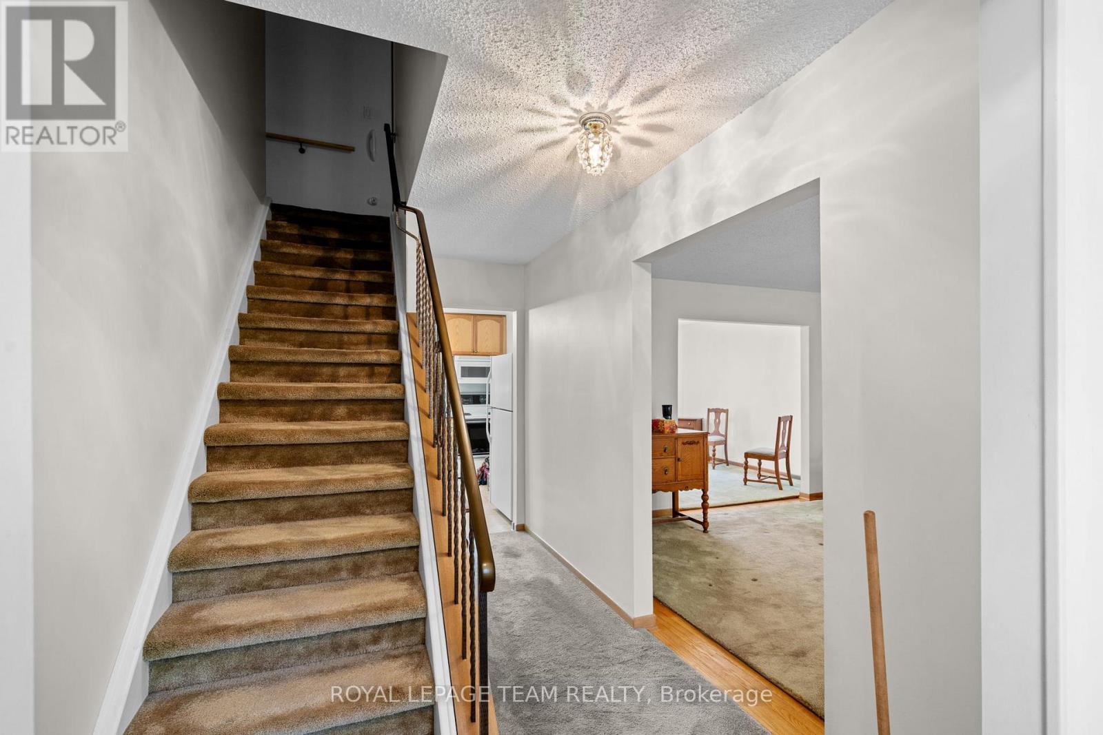 7 Centrepark Drive, Ottawa, Ontario  K1B 3C2 - Photo 4 - X13130490