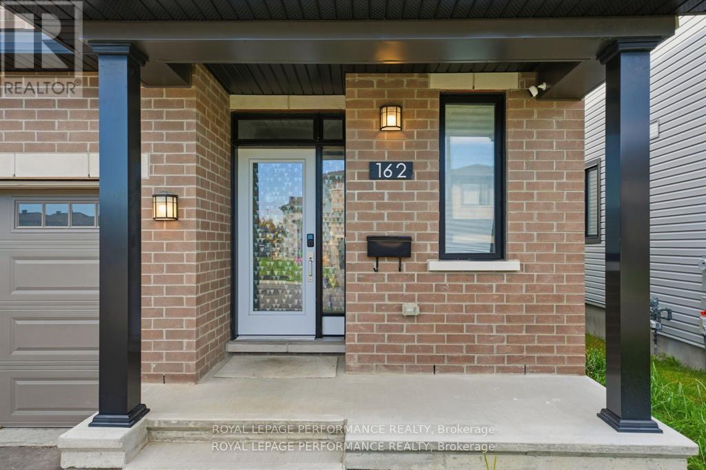 162 Lumen Place, Ottawa, Ontario  K1W 0T1 - Photo 3 - X13131386