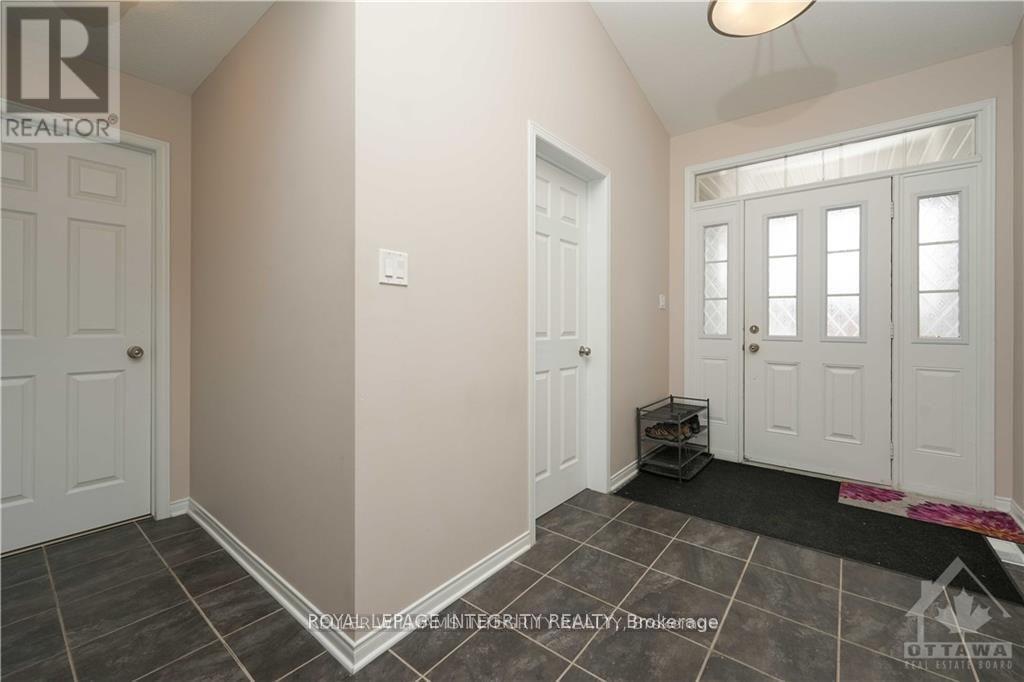 404 Kilmarnock Way, Ottawa, Ontario  K2J 0M6 - Photo 2 - X13131478