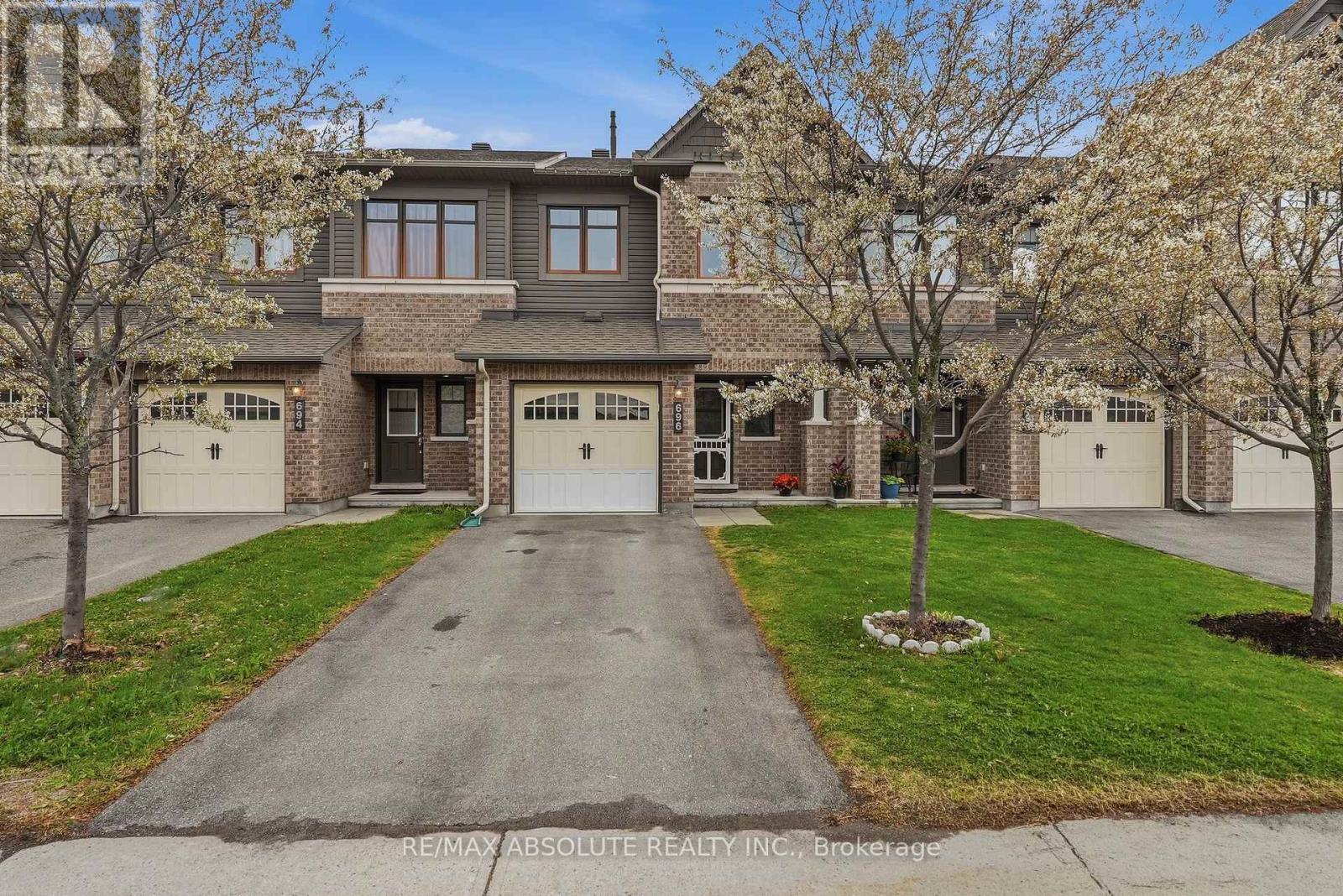 696 TRIGORIA CRESCENT, Ottawa, Ontario