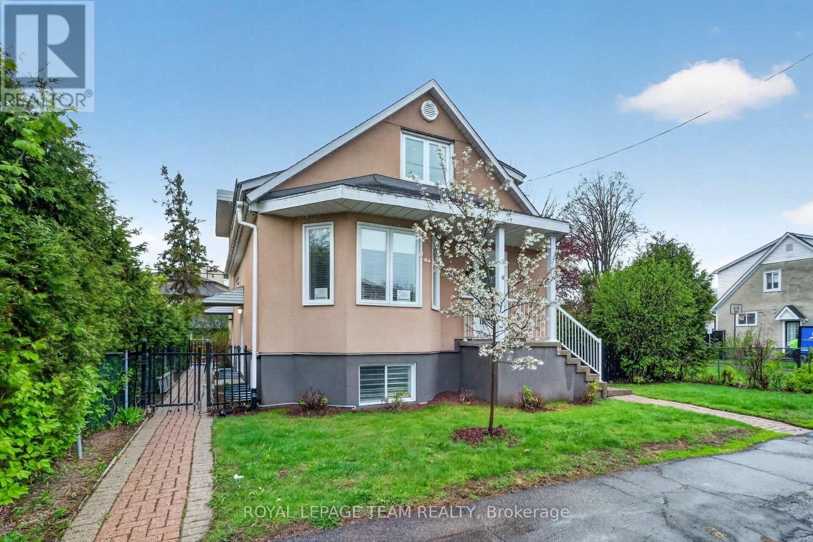 196 PRINCE ALBERT STREET, Ottawa, Ontario