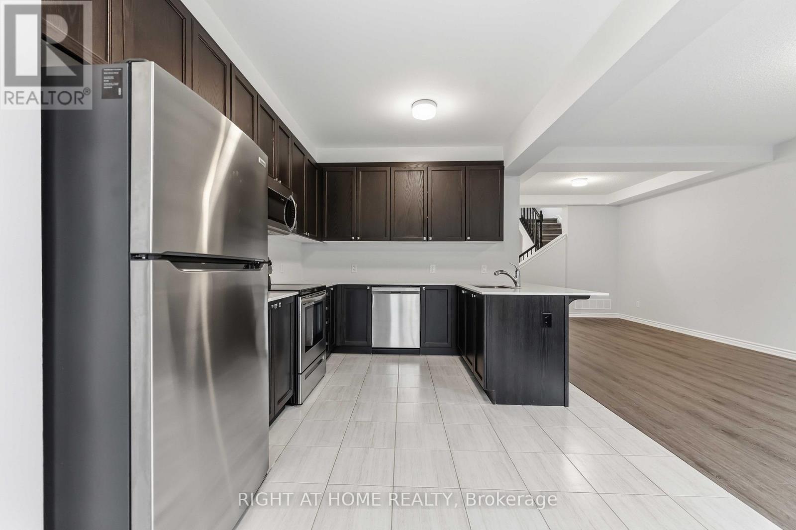 709 Derreen Avenue, Ottawa, Ontario  K2S 2Z2 - Photo 12 - X13132390
