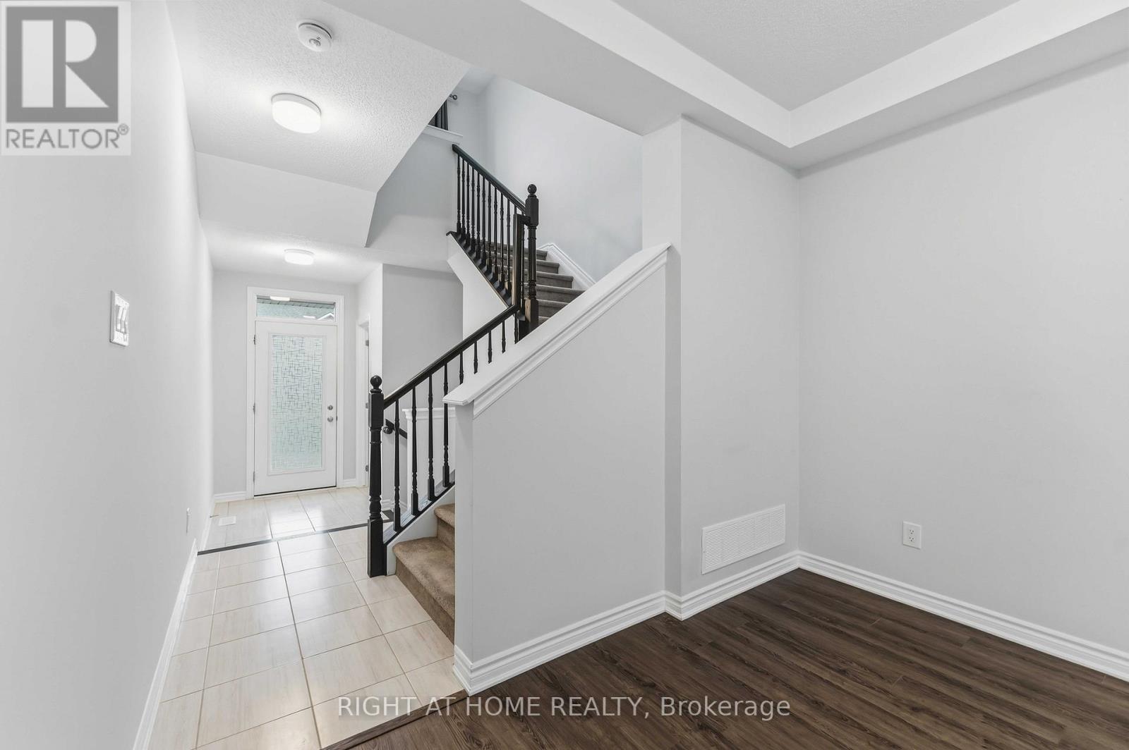 709 Derreen Avenue, Ottawa, Ontario  K2S 2Z2 - Photo 2 - X13132390