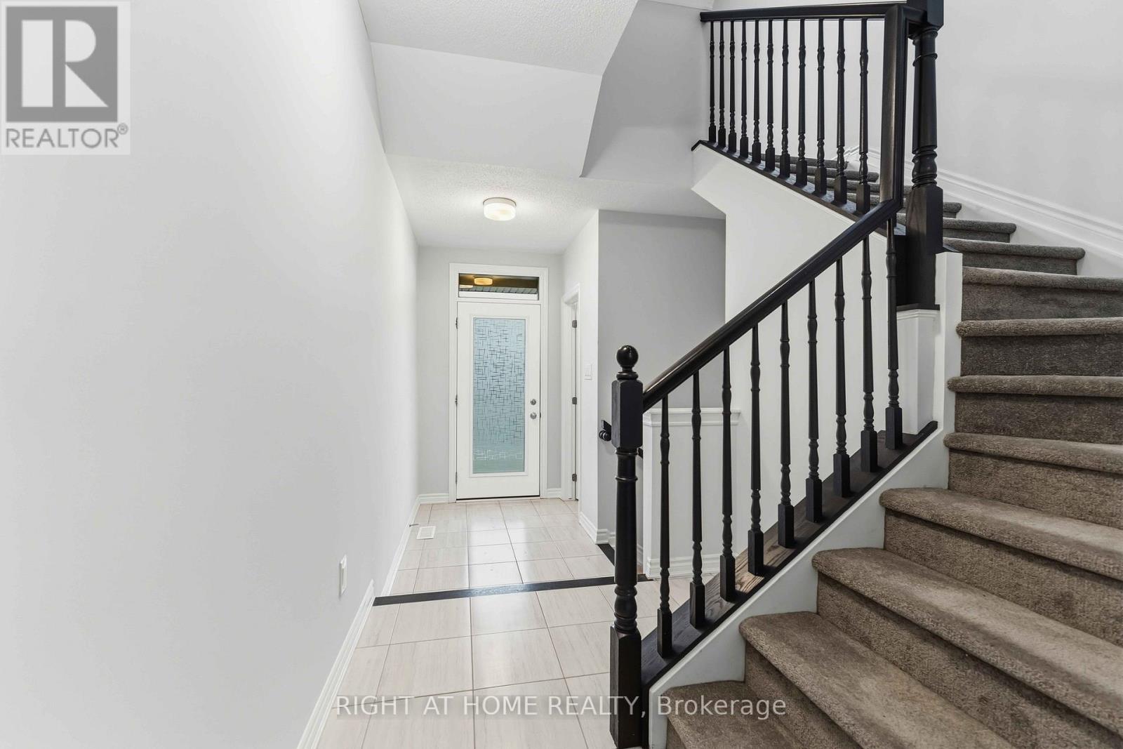 709 Derreen Avenue, Ottawa, Ontario  K2S 2Z2 - Photo 3 - X13132390