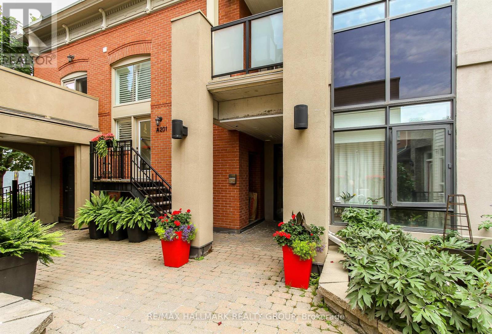 B307 - 124 Guigues Avenue, Ottawa, Ontario  K1N 5H7 - Photo 2 - X13132552