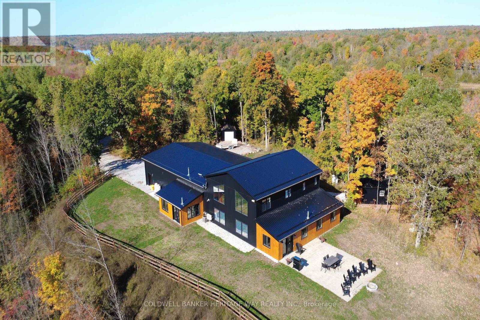 999 ENNIS ROAD, Tay Valley, Ontario