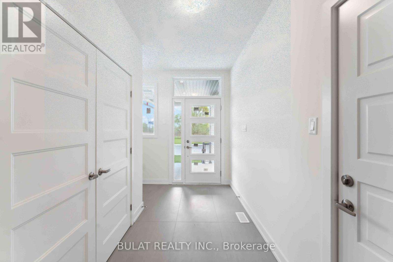 1361 Kitchener Avenue, Ottawa, Ontario  K1V 6W1 - Photo 3 - X13134568