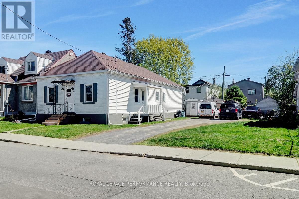 228 Carillon Street, Ottawa, Ontario  K1L 5X8 - Photo 3 - X13136896