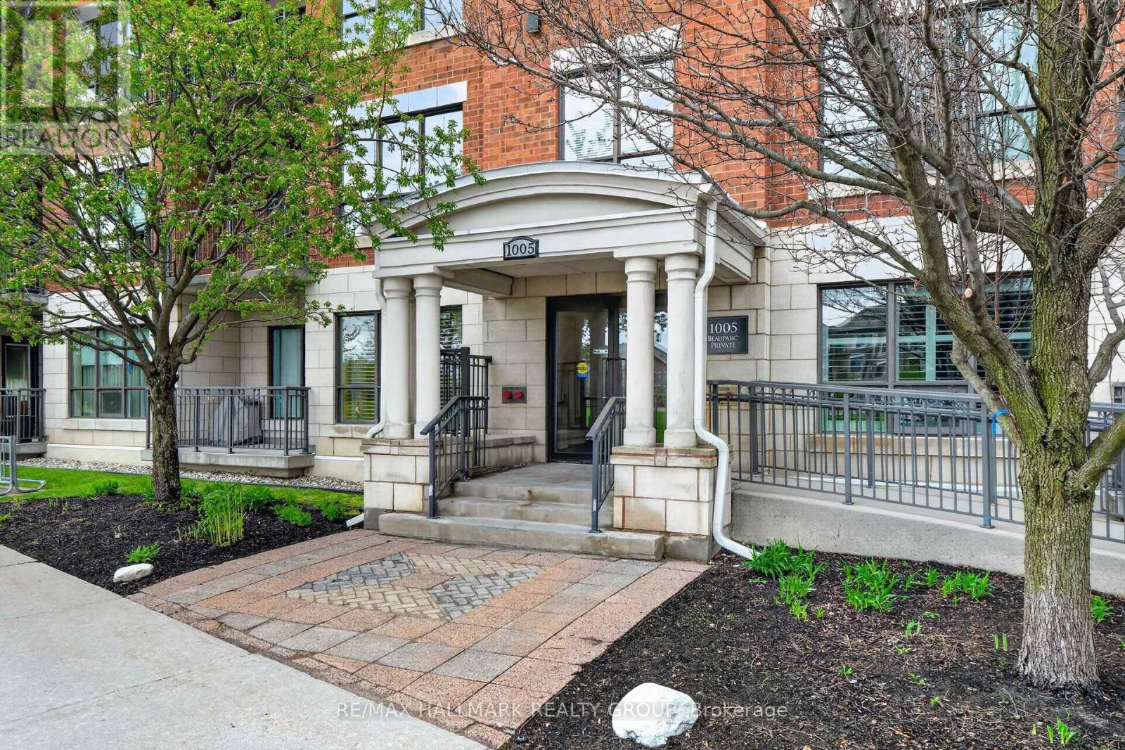 301 - 1005 Beauparc Private, Ottawa, Ontario  K1J 0A1 - Photo 2 - X13137554
