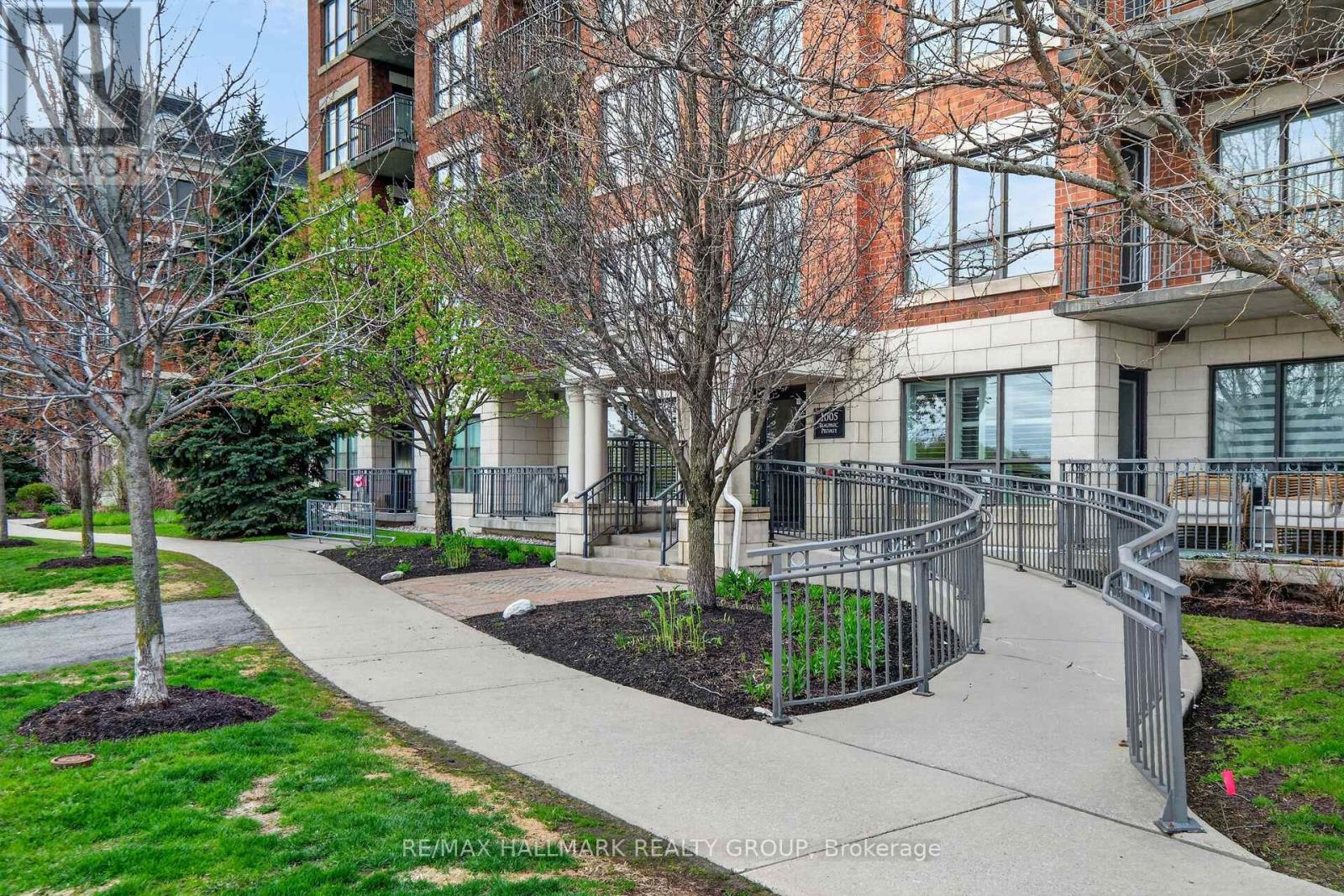 301 - 1005 Beauparc Private, Ottawa, Ontario  K1J 0A1 - Photo 3 - X13137554